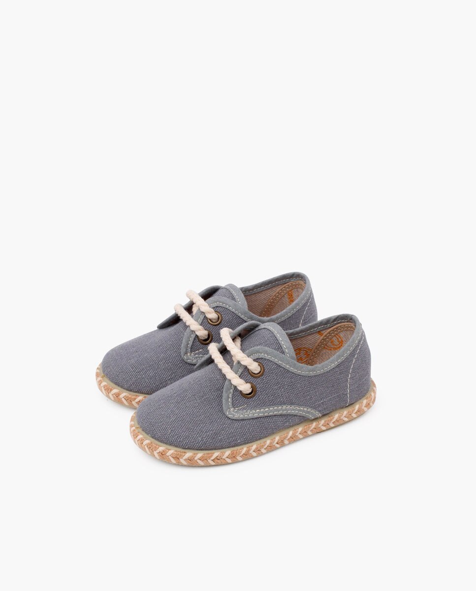 Pisamonas - Zapatos de cordones de niño de lona con suela yute bicolor.