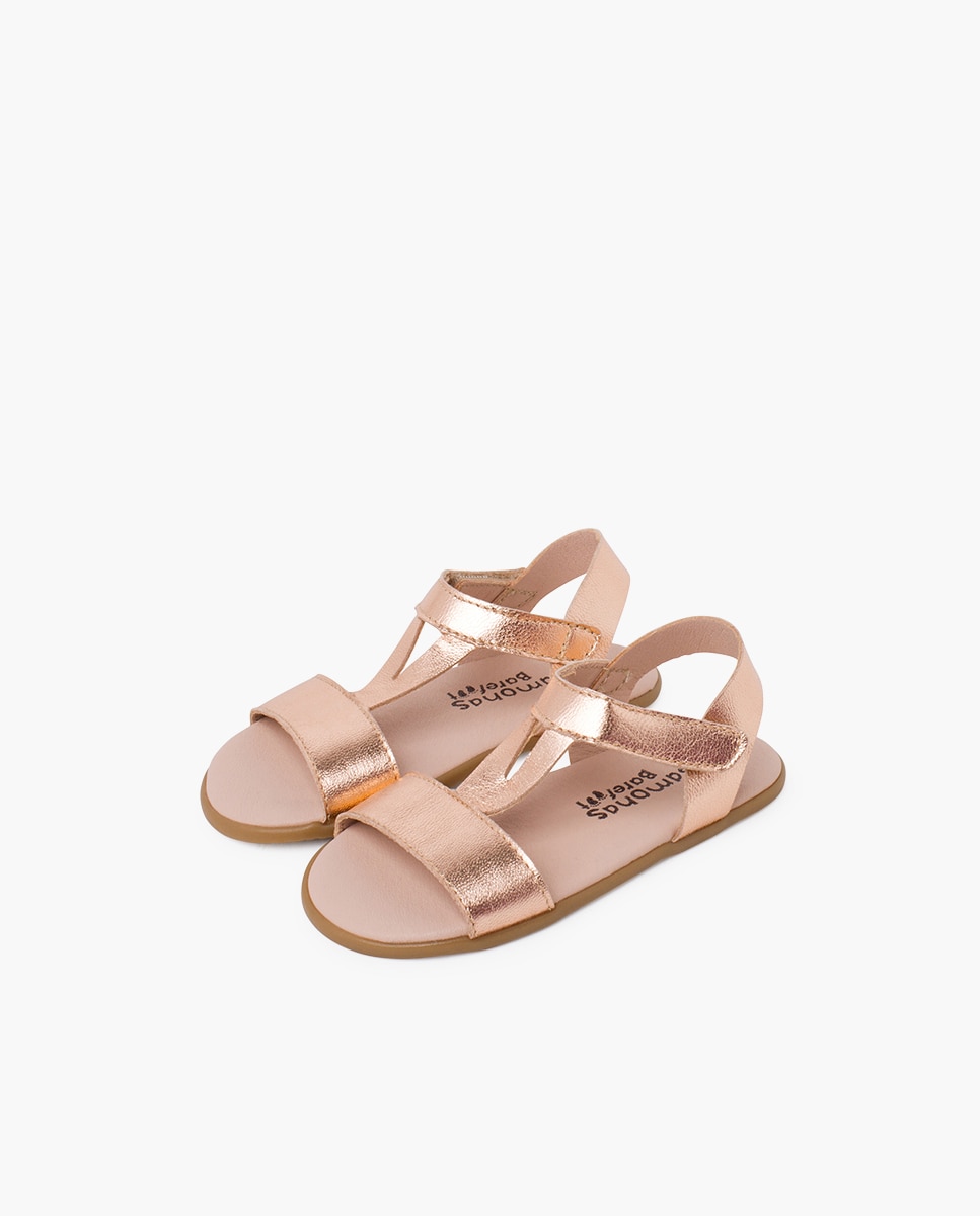 Pisamonas - Sandalias abiertas de niña barefoot tiras empeine metalizadas.