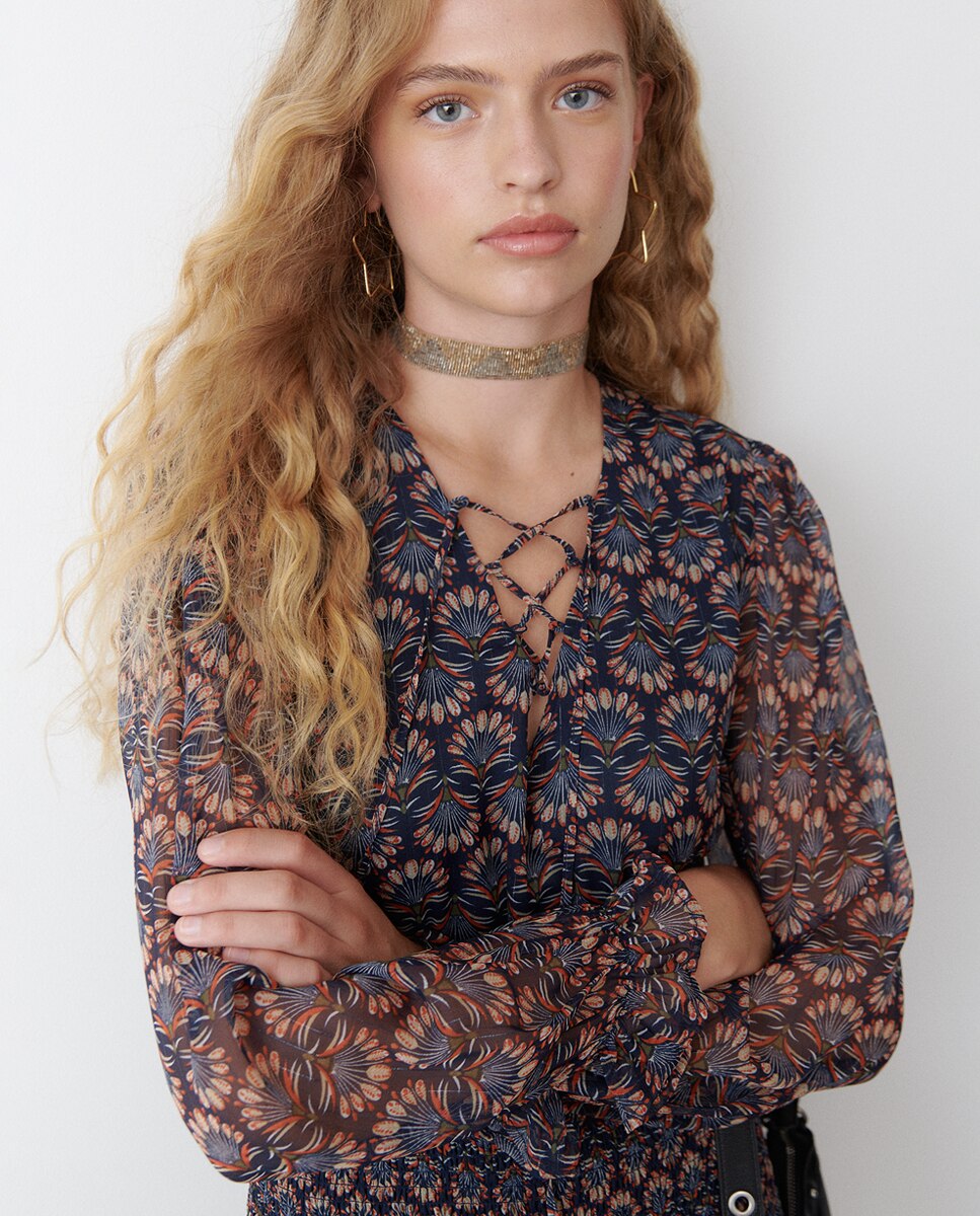 Imagen 2 de Vestido corto engomado estampado con volantes