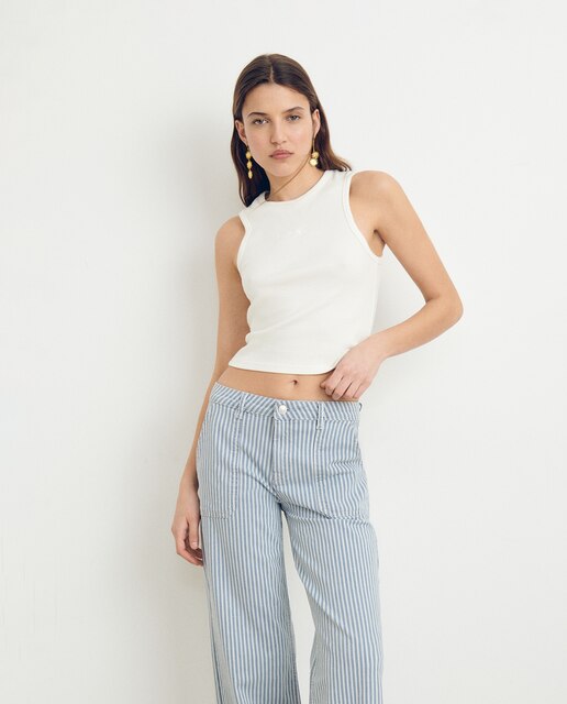 Top de mujer sin mangas con logo bordado