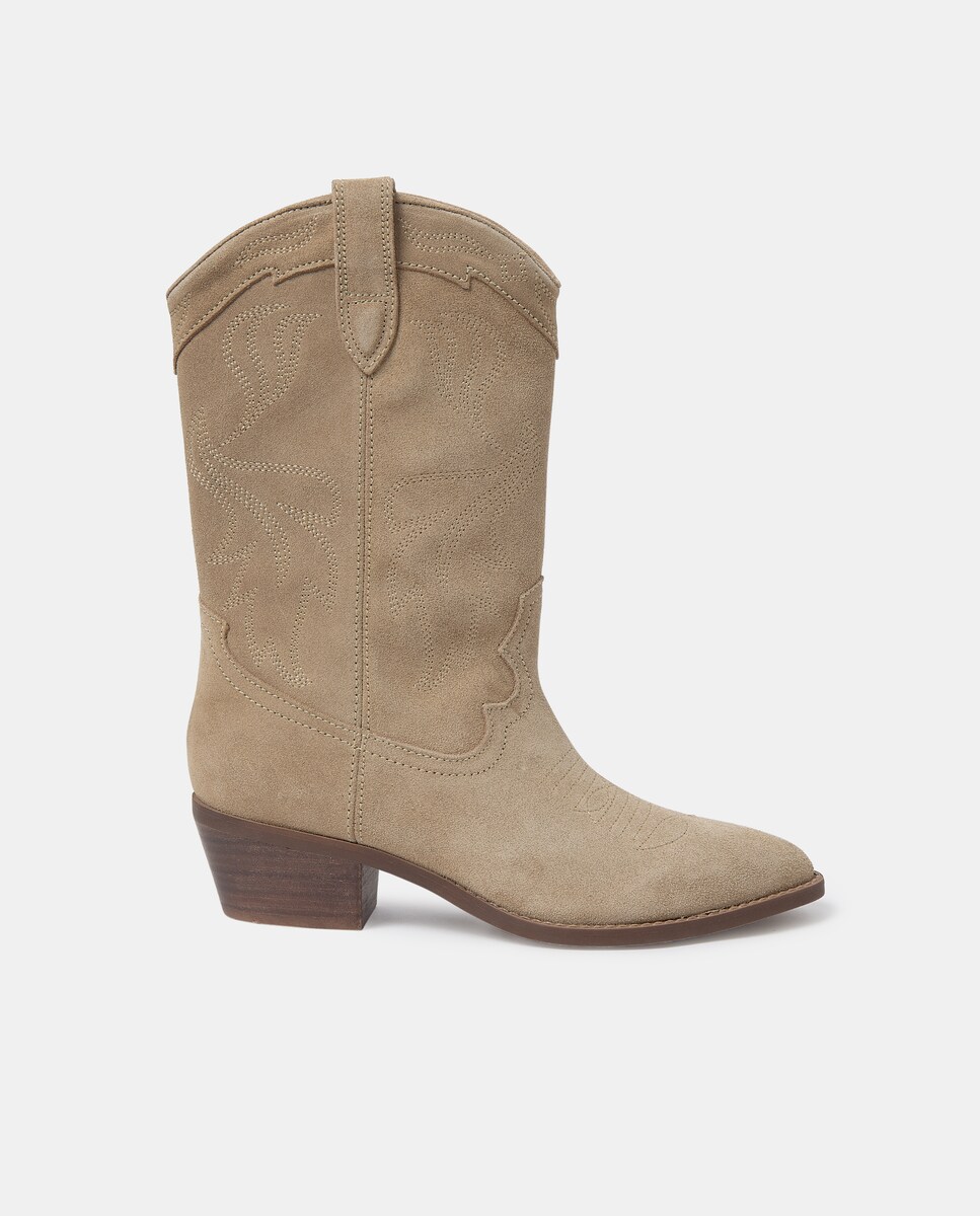 Botas de mujer de piel estilo cowboy con bordados en color arena