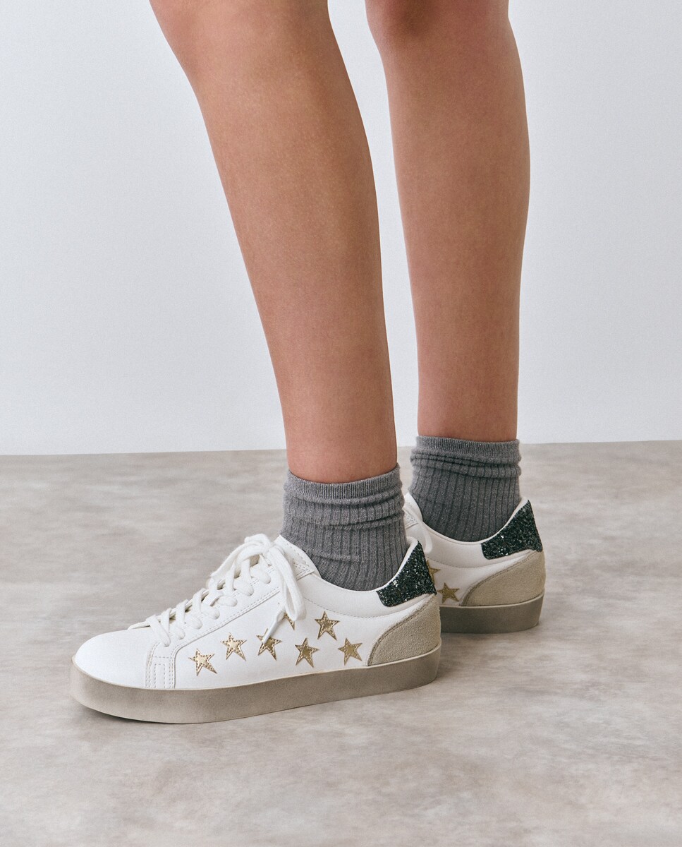 Zapatillas deportivas de mujer en color blanco con estrellas