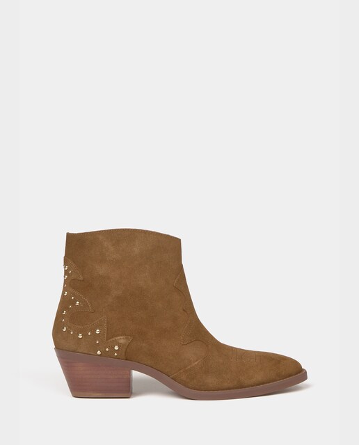 Imagen 0 de Botines de mujer de piel estilo campero con tachitas