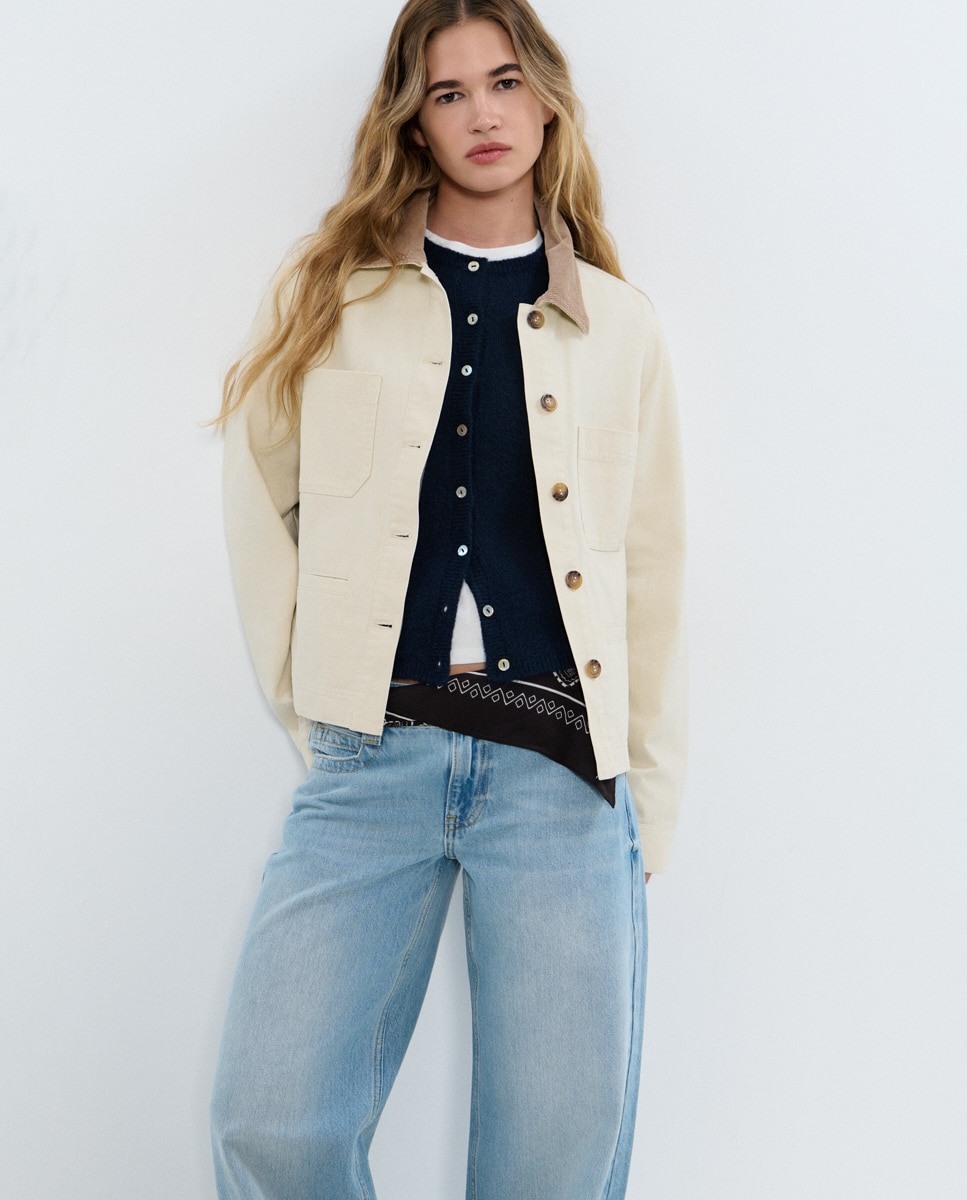 Brownie - Chaqueta corta de mujer con bolsillos frontales.