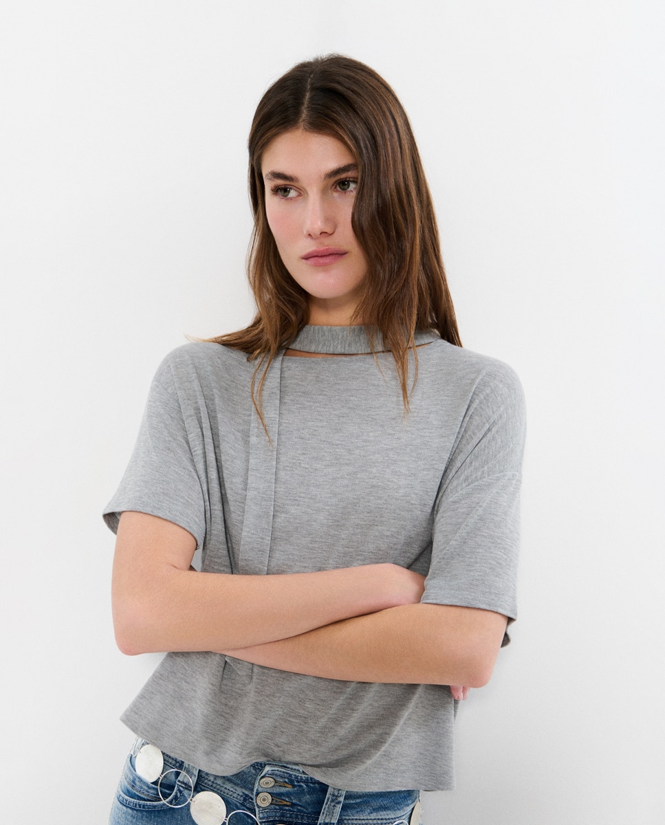 Brownie - Camiseta asimétrica de mujer con bufanda.