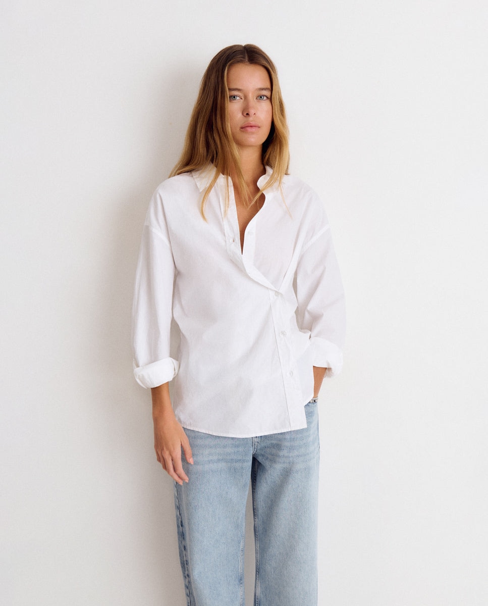 Imagen 0 de Camisa básica de mujer con detalle de cierre Blanco