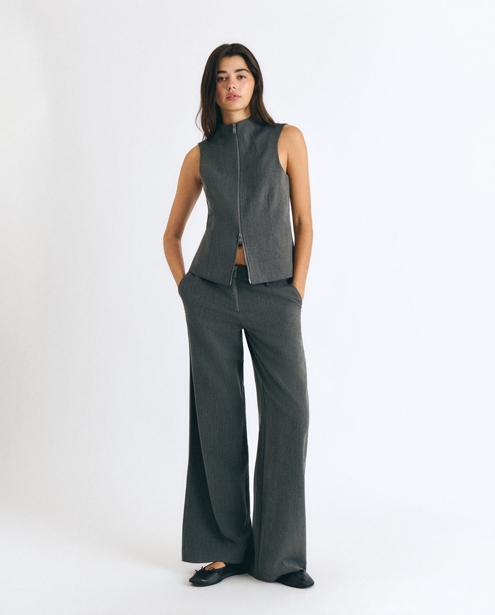 Imagen 0 de Pantalón recto de mujer con detalle de cremallera Gris