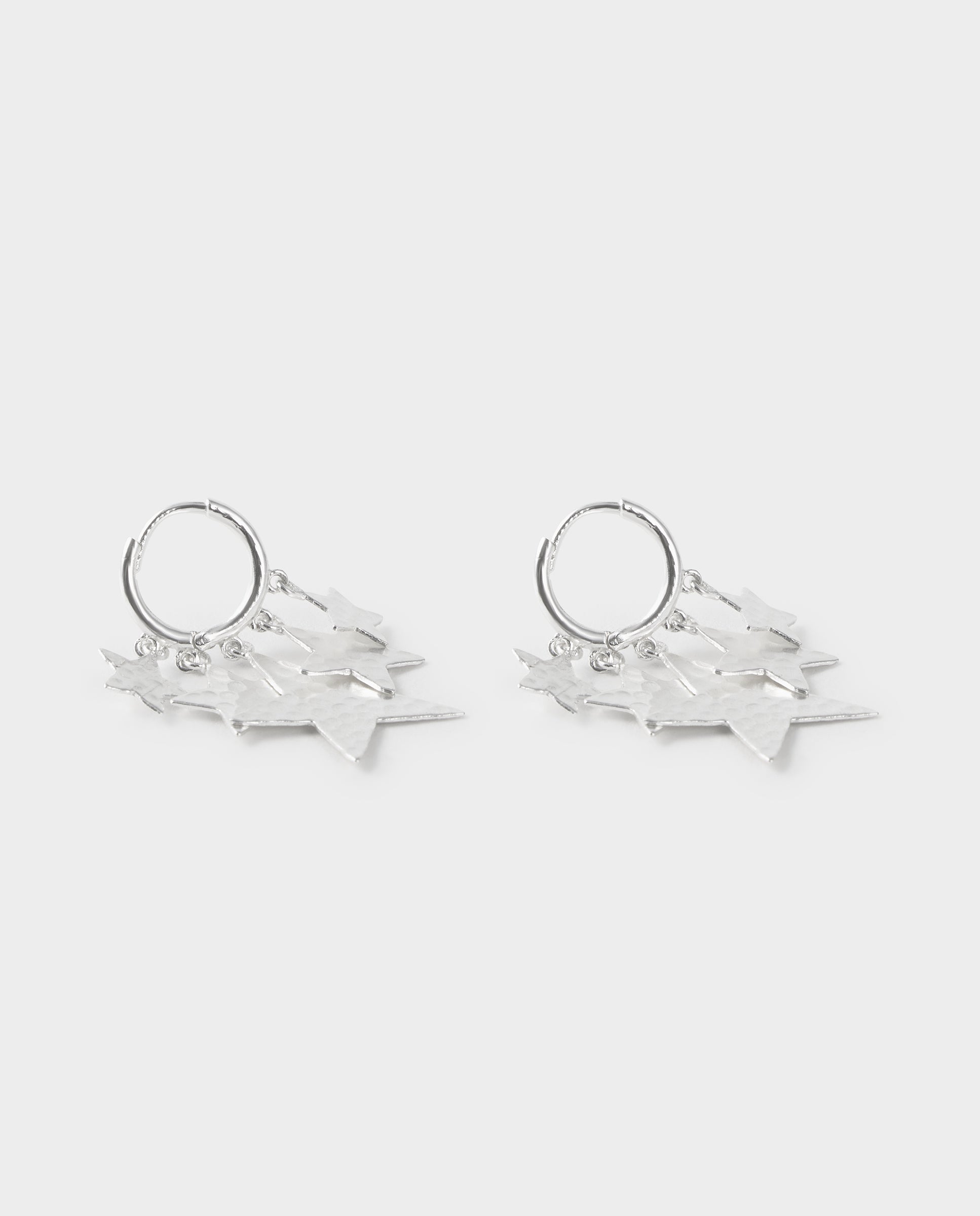 Imagen 5 de Pendientes de aro con estrellas plateados - Brownie - Plata Plata