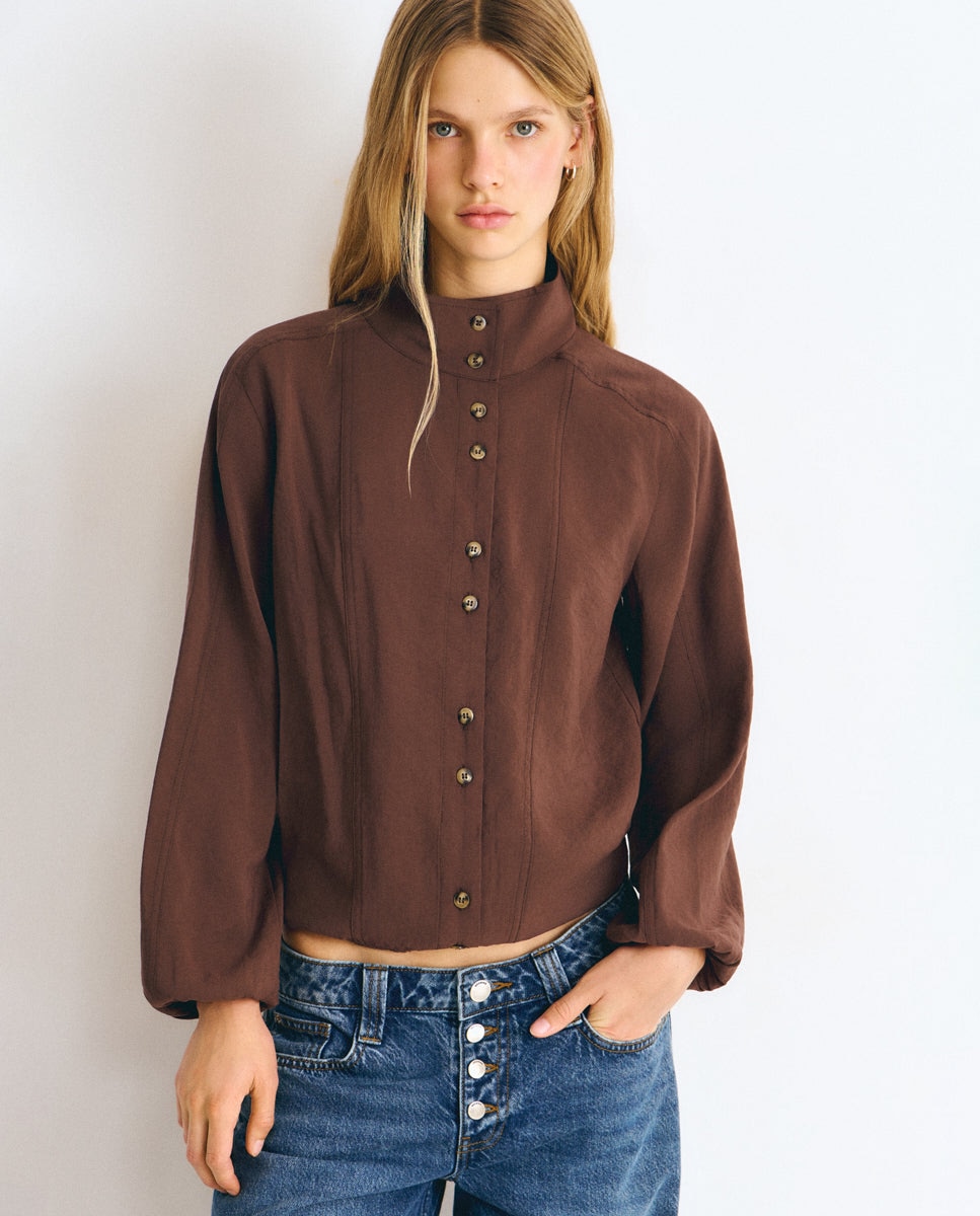 Imagen 0 de Blusa de mujer con cuello alto Marrón