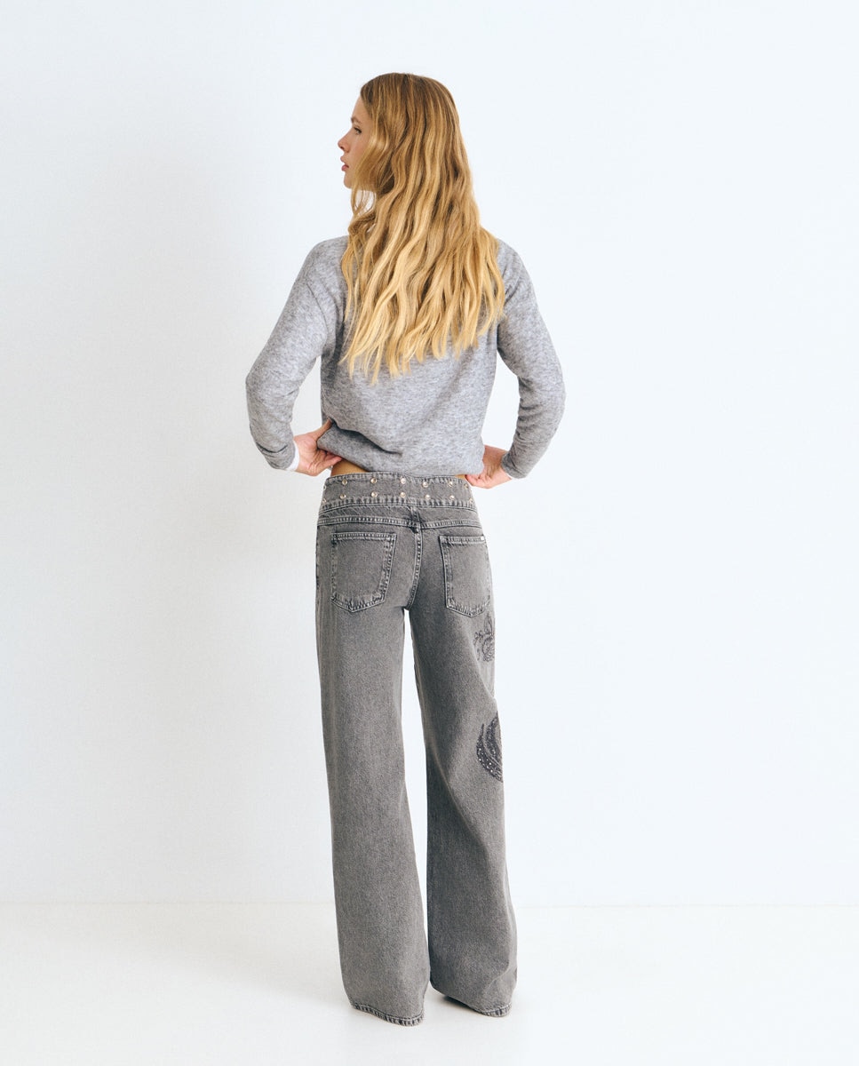 Vaquero recto de mujer con cinturilla de tachas y bordado - Brownie - Gris Gris-2