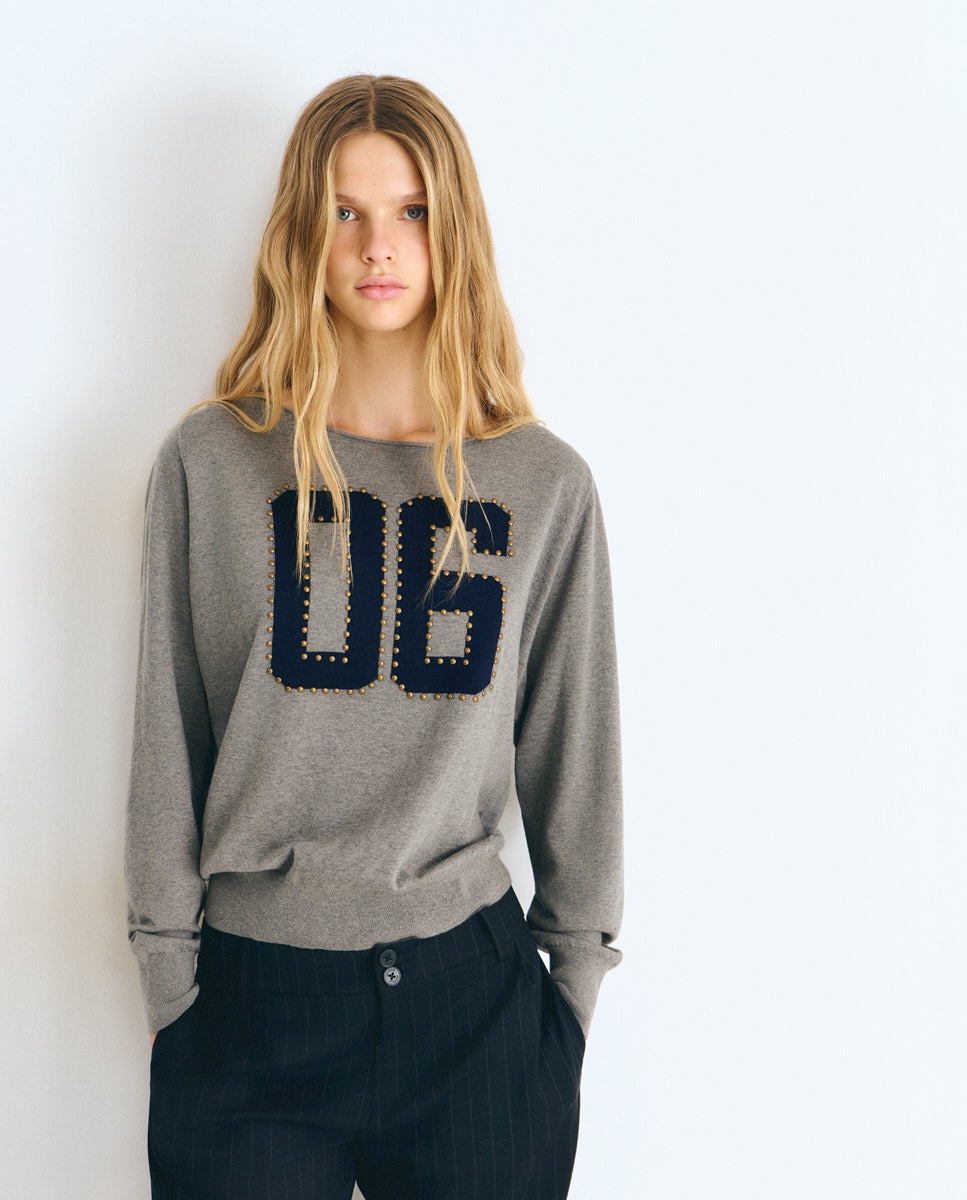Jersey de mujer de cuello abierto con número - Brownie - Gris Gris-1