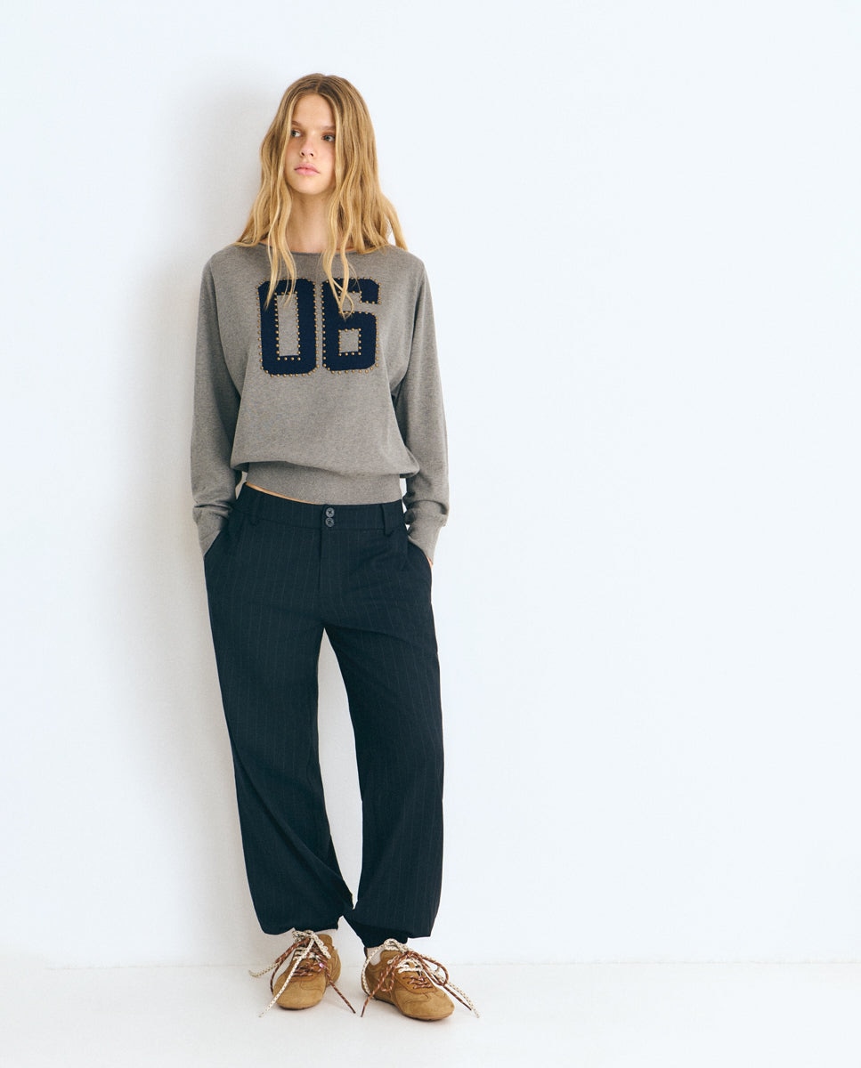 Jersey de mujer de cuello abierto con número - Brownie - Gris Gris-3