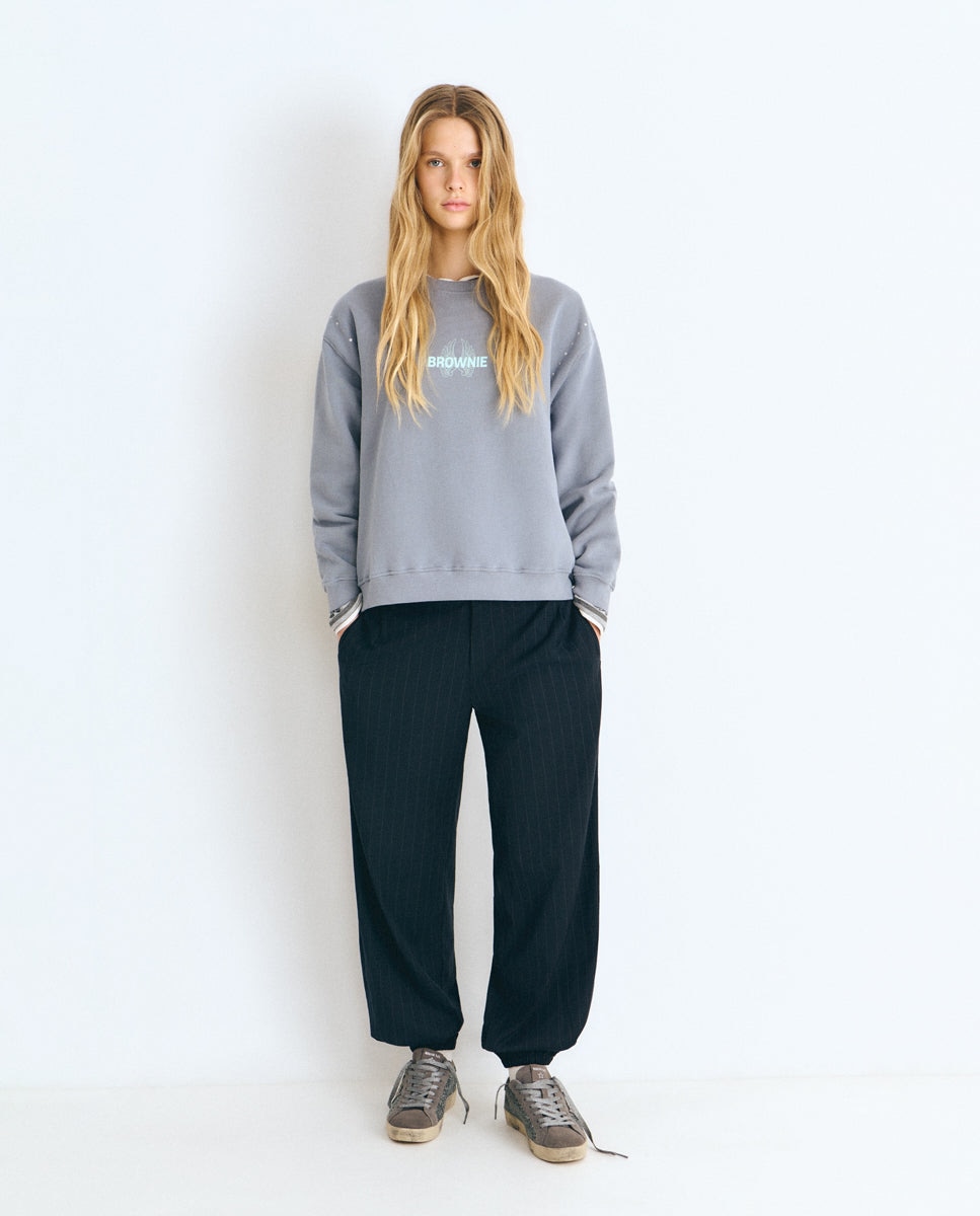 Sudadera de mujer con alas y texto - Brownie - Gris Gris-3
