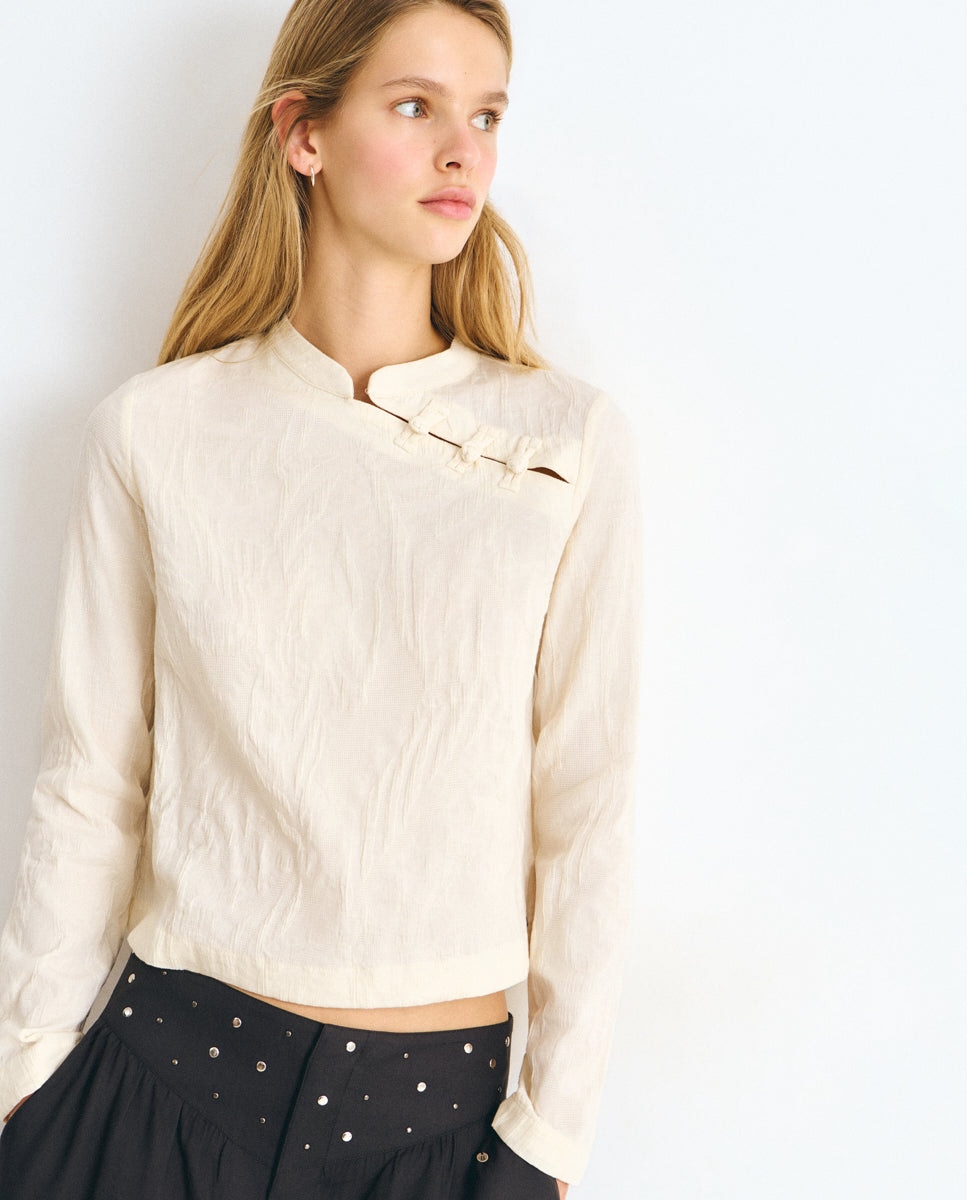 Imagen 0 de Blusa de mujer con detalle de botones Crudo