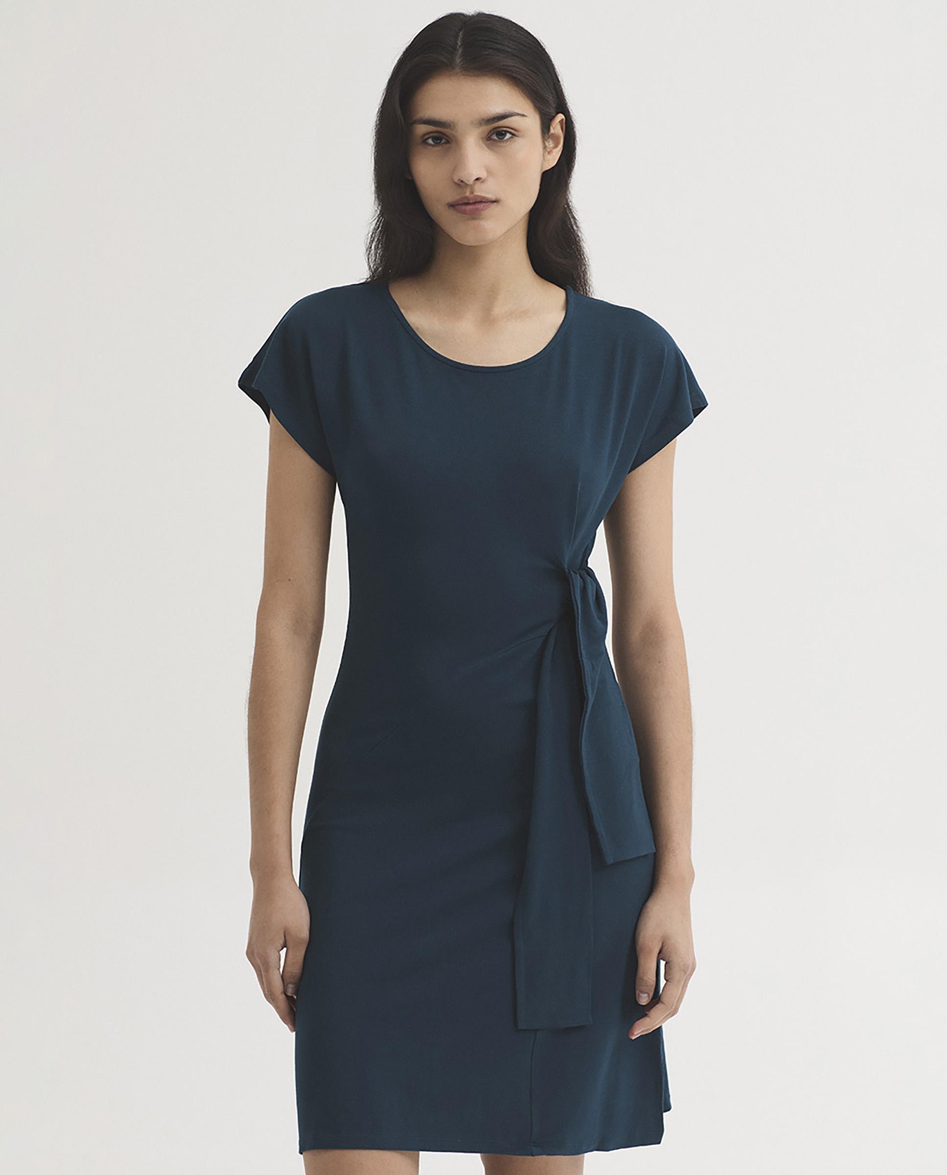 Nice Things - Vestido corto con lazo y cuello redondo.
