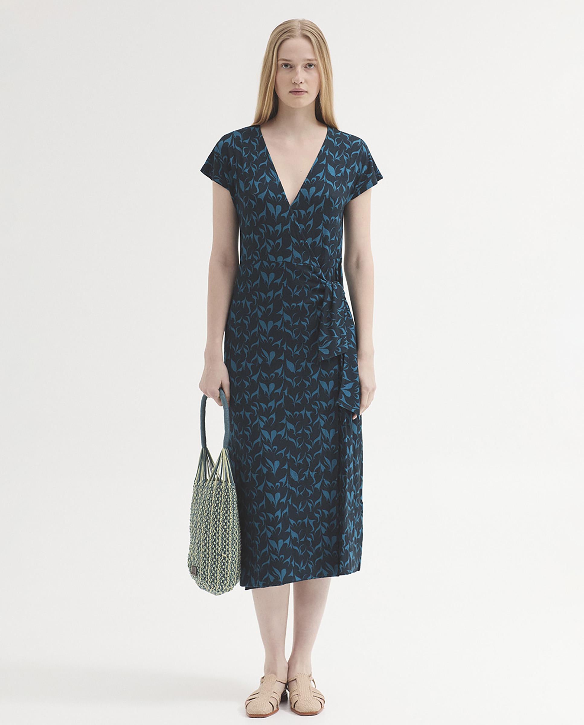Nice Things - Vestido largo con estampados y escote de pico.