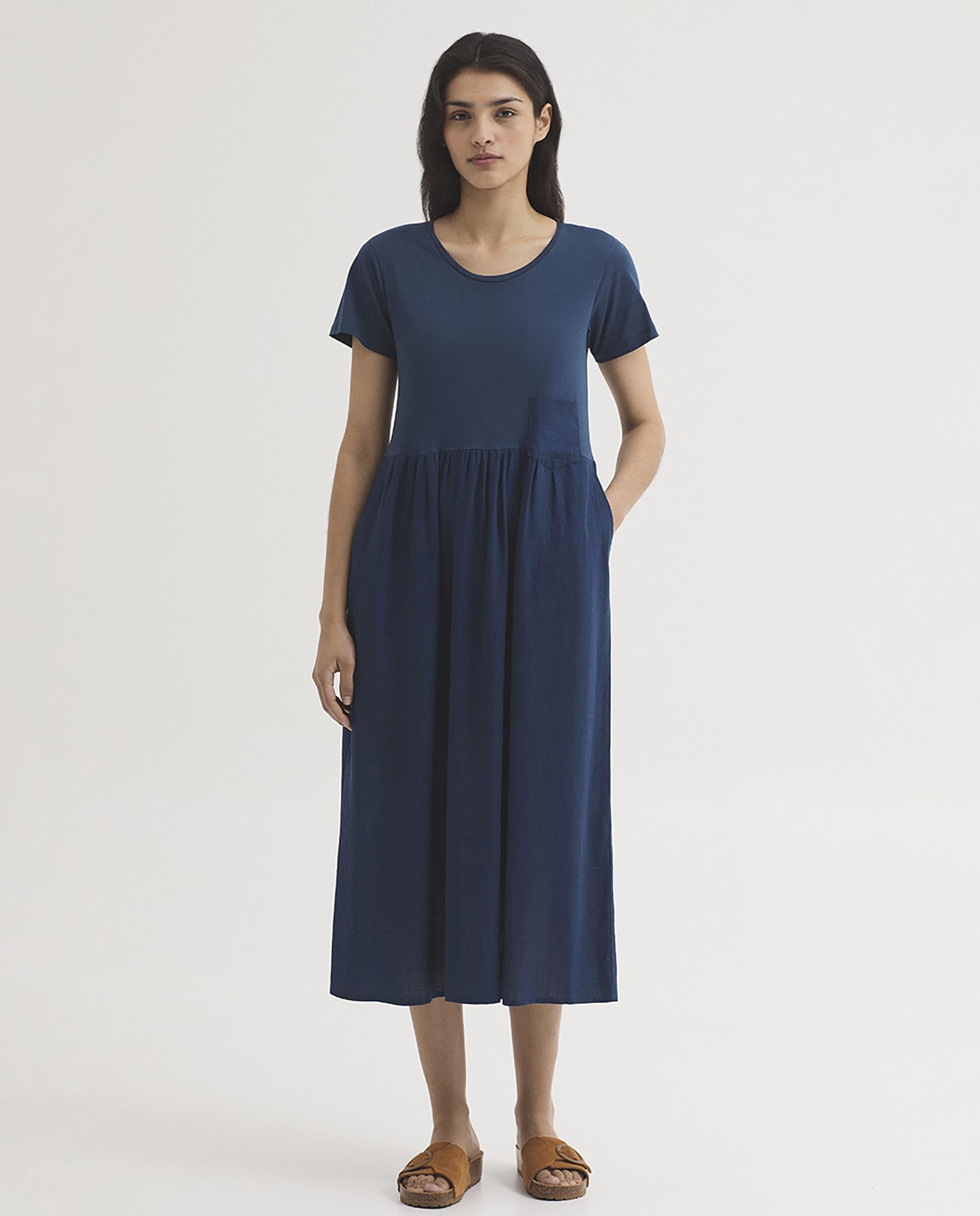 Nice Things - Vestido midi con bolsillos y cuello redondo.