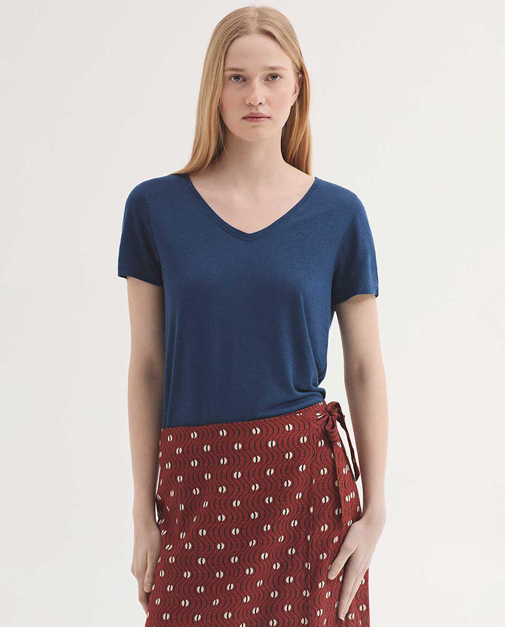 Nice Things - Camiseta de mujer con escote de pico.