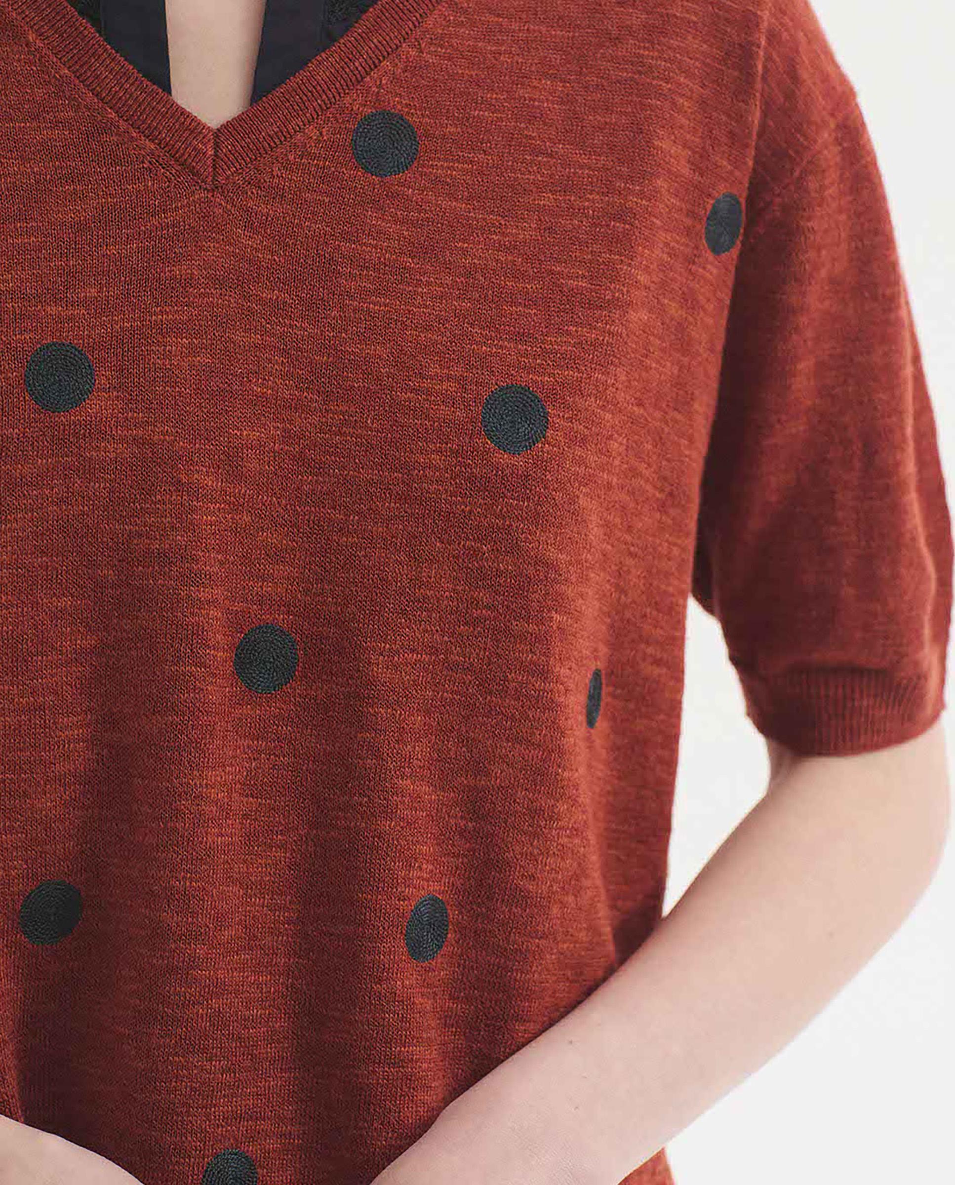 Jersey de mujer con lunares bordados y escote de pico - Nice Things - Marrón Marrón-3
