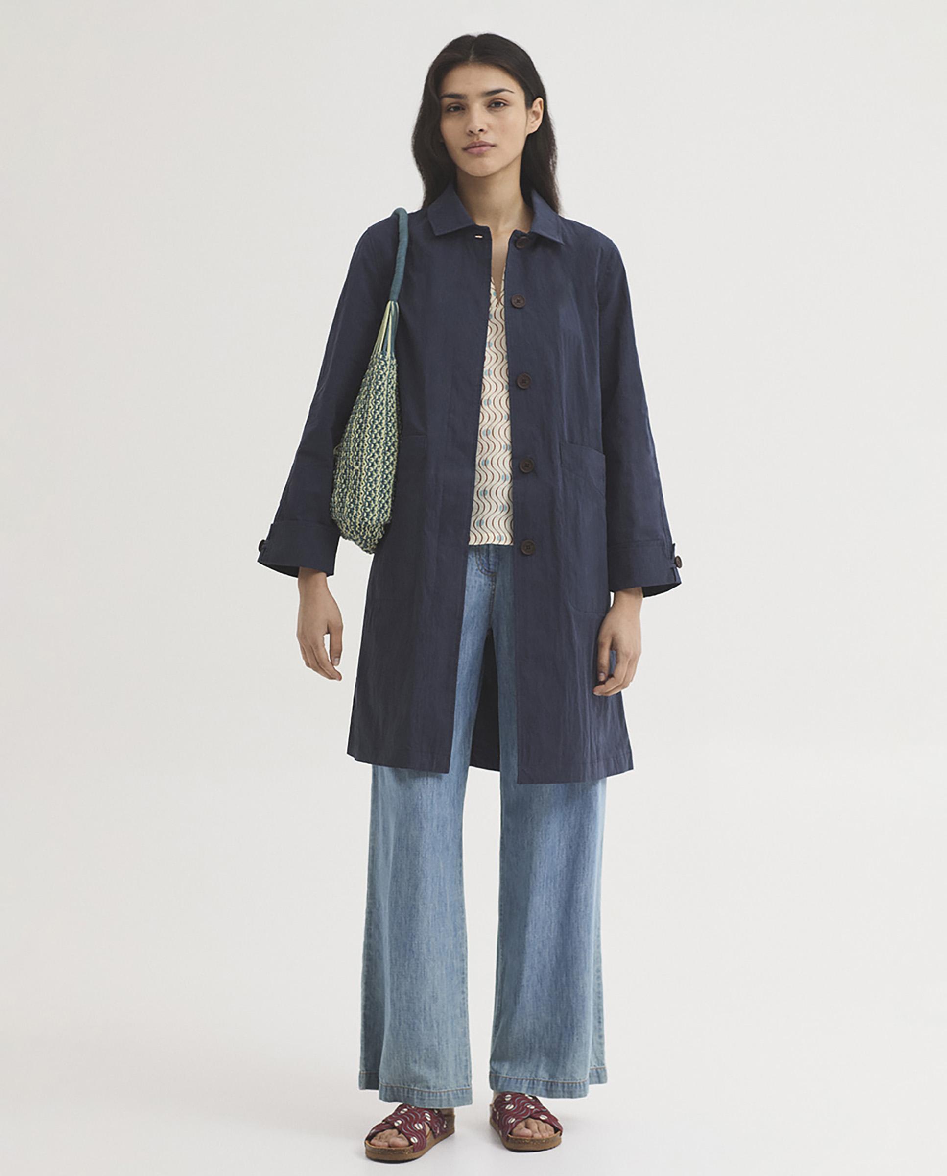 Nice Things - Gabardina de mujer repelente al agua con cuello camisero.