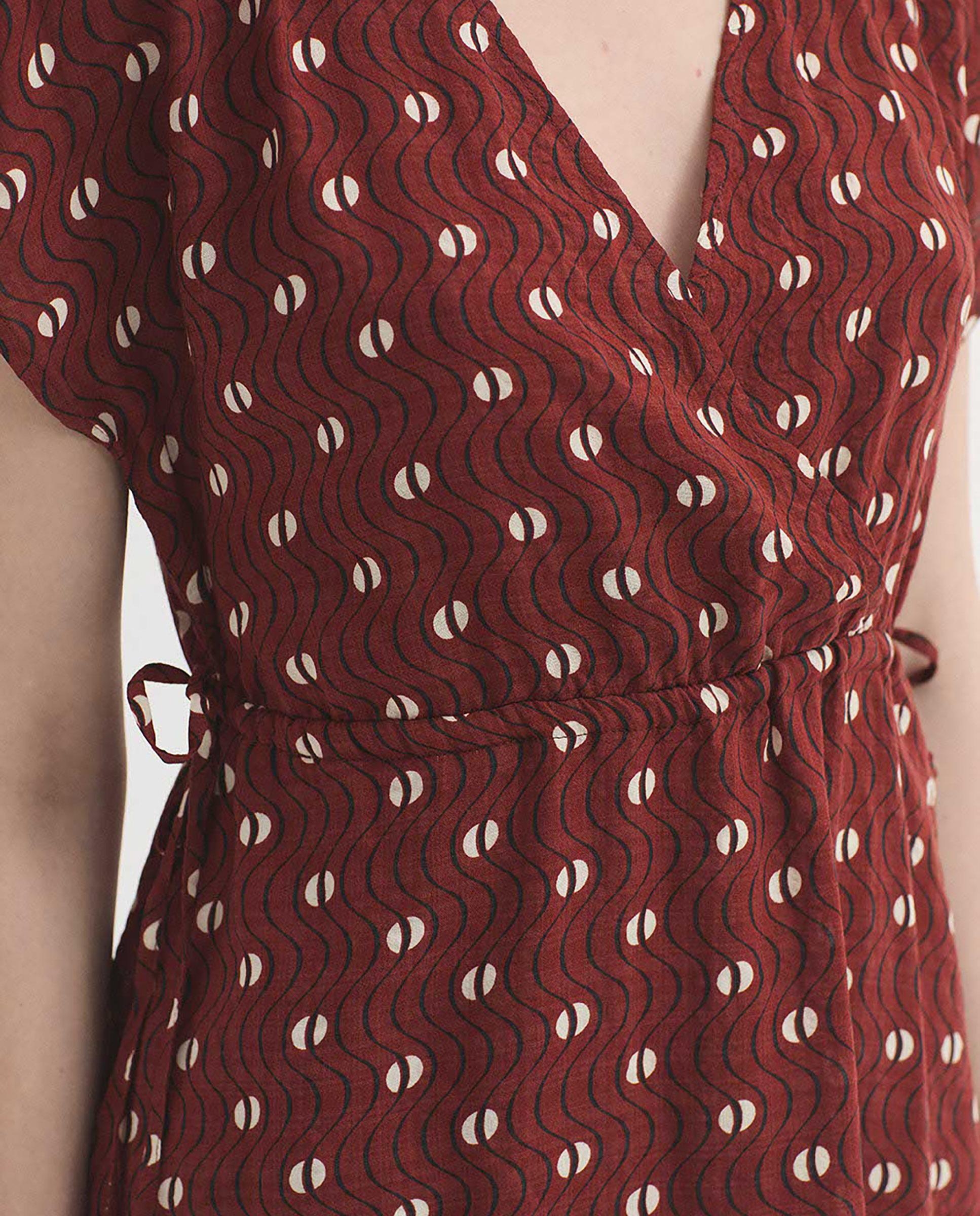 Vestido midi con estampado y escote de pico - Nice Things - Rojo Rojo-3