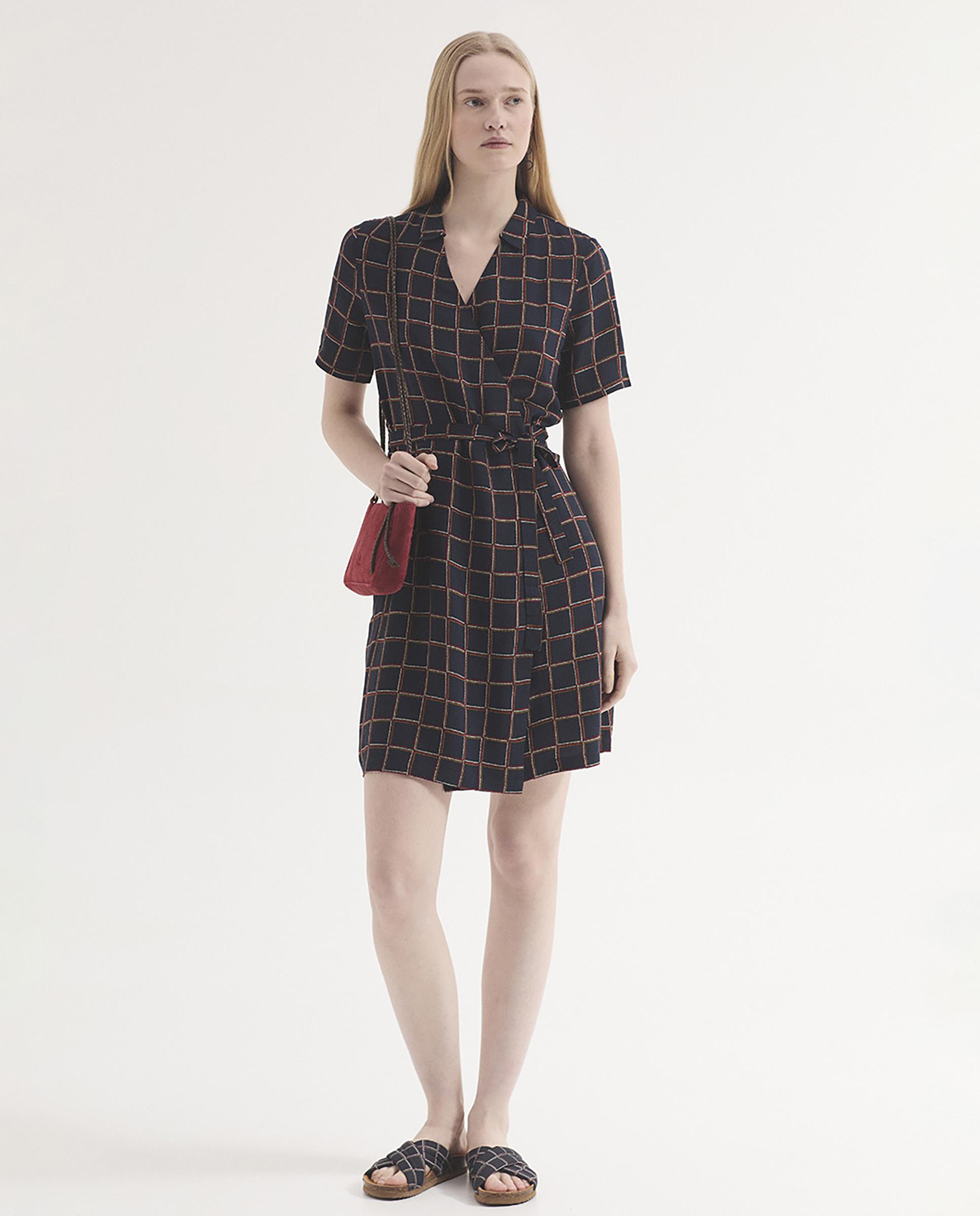 Nice Things - Vestido corto de cuadros y escote de pico.