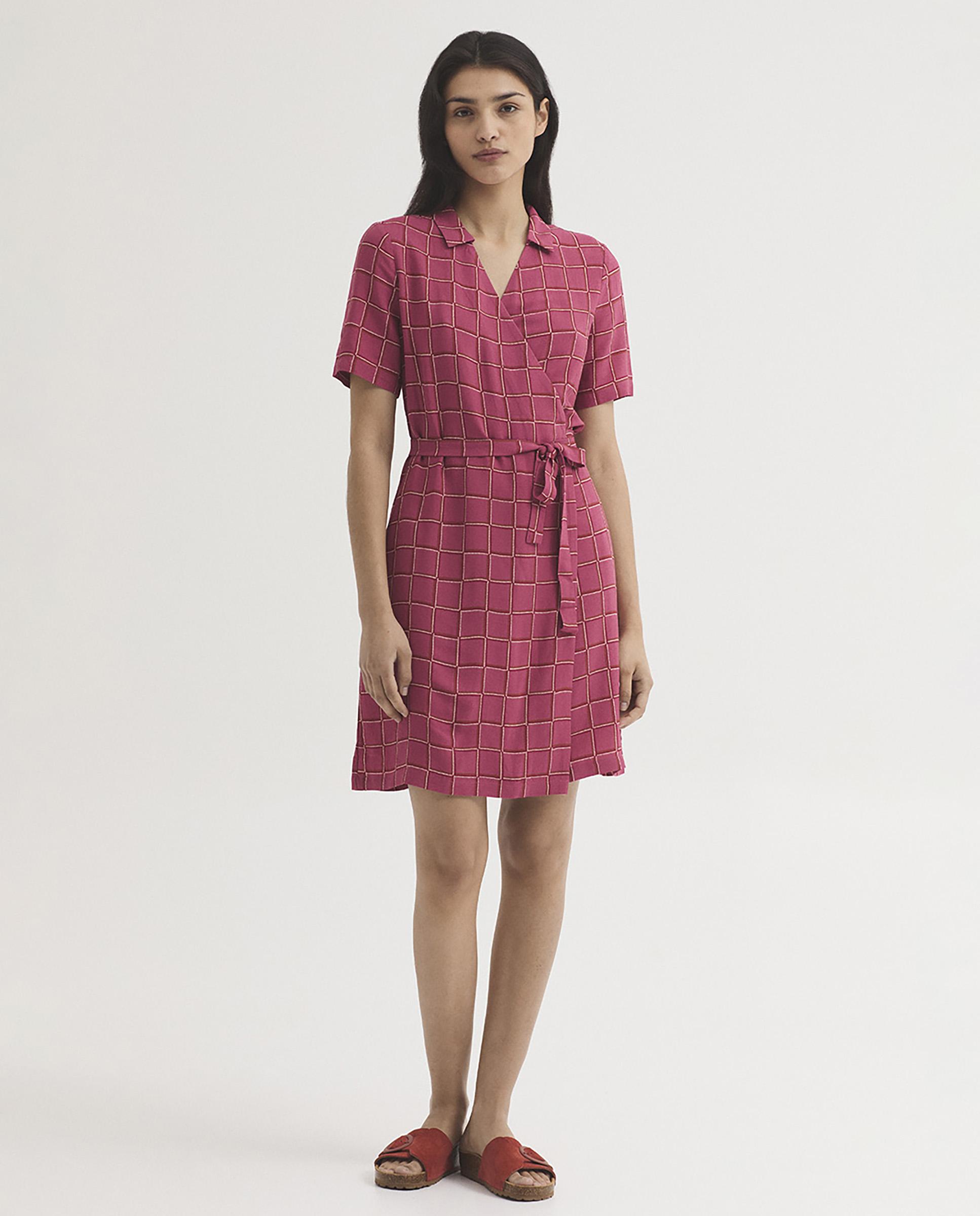 Nice Things - Vestido corto de cuadros con cuello camisero.