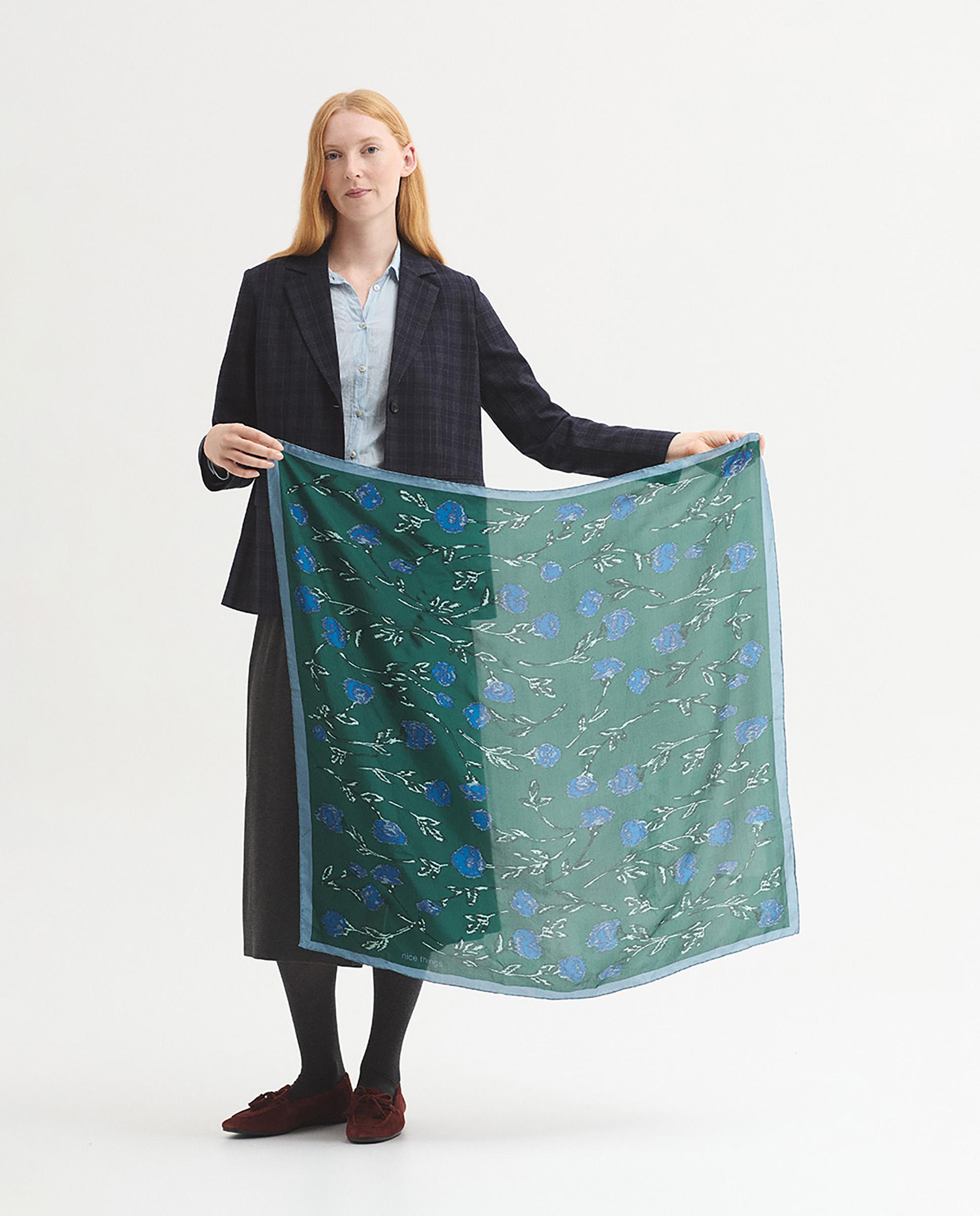 Imagen 2 de Pañuelo de mujer 100% seda con estampado de flores - Nice Things - Verde oscuro Verde oscuro