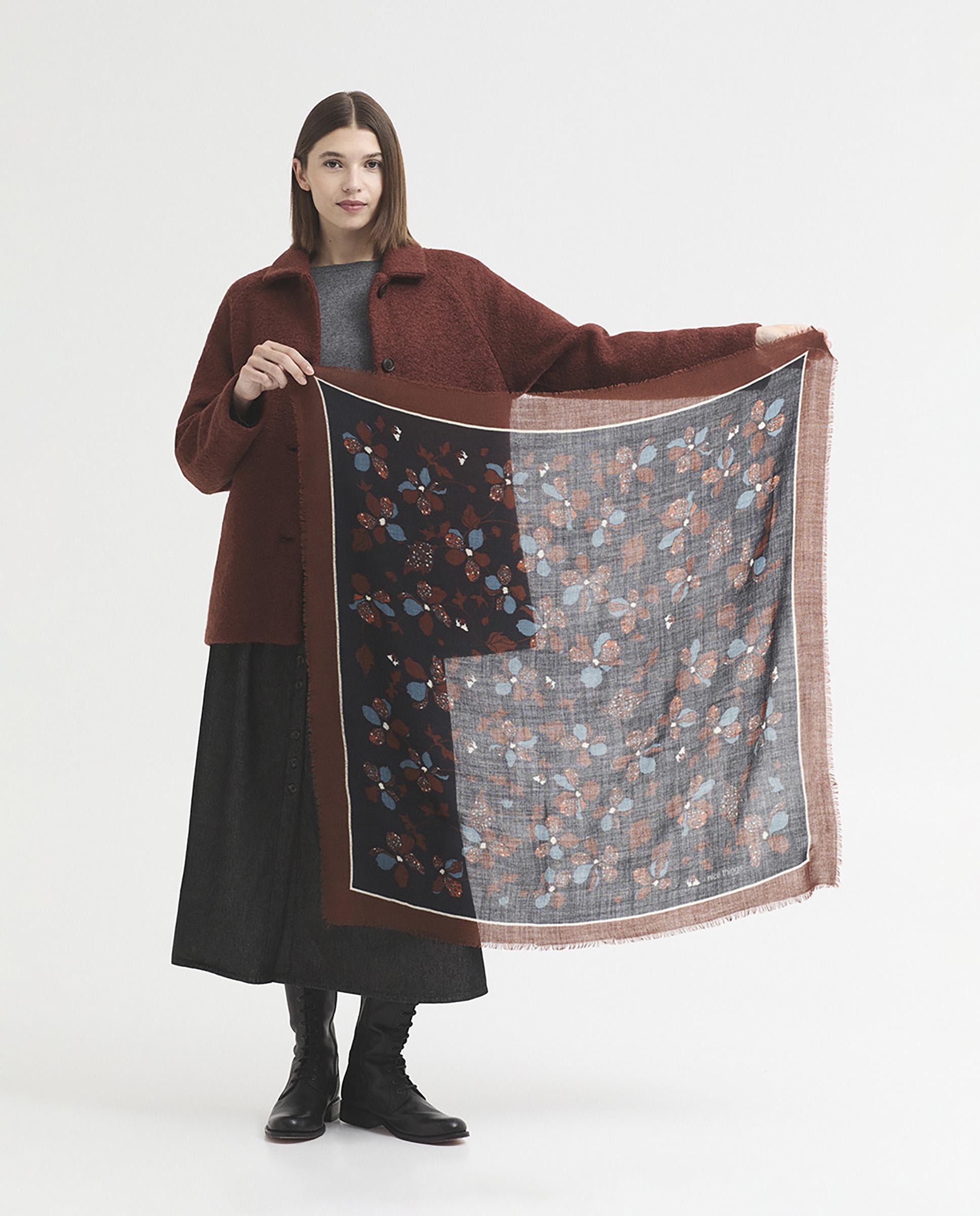 Pañuelo de mujer 100% lana con estampado de flores - Nice Things - Negro Negro-3