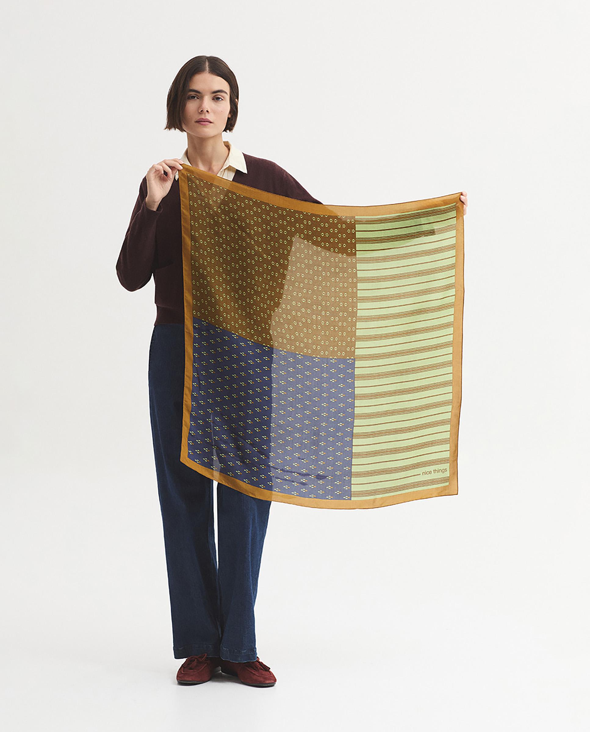 Imagen 3 de Pañuelo de mujer con estampado geométrico - Nice Things - Kaki Kaki