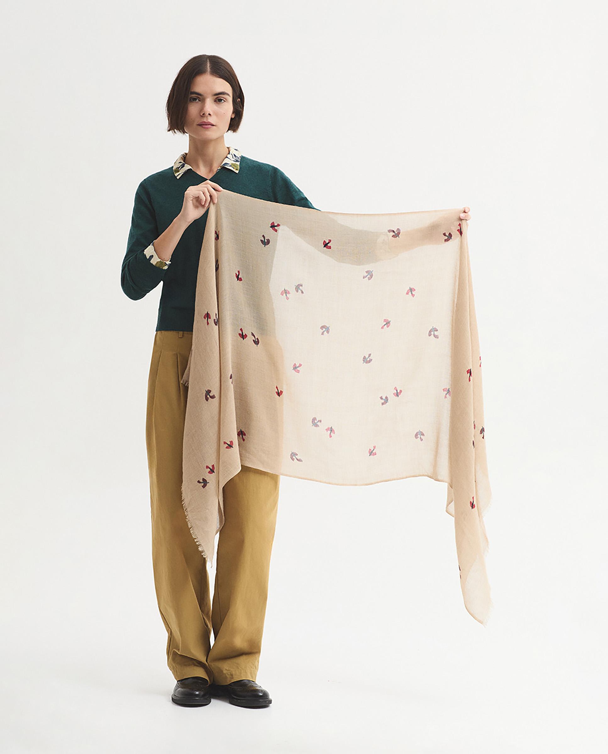 Imagen 3 de Fular de mujer 100% lana con estampado de flores - Nice Things - Beige Beige