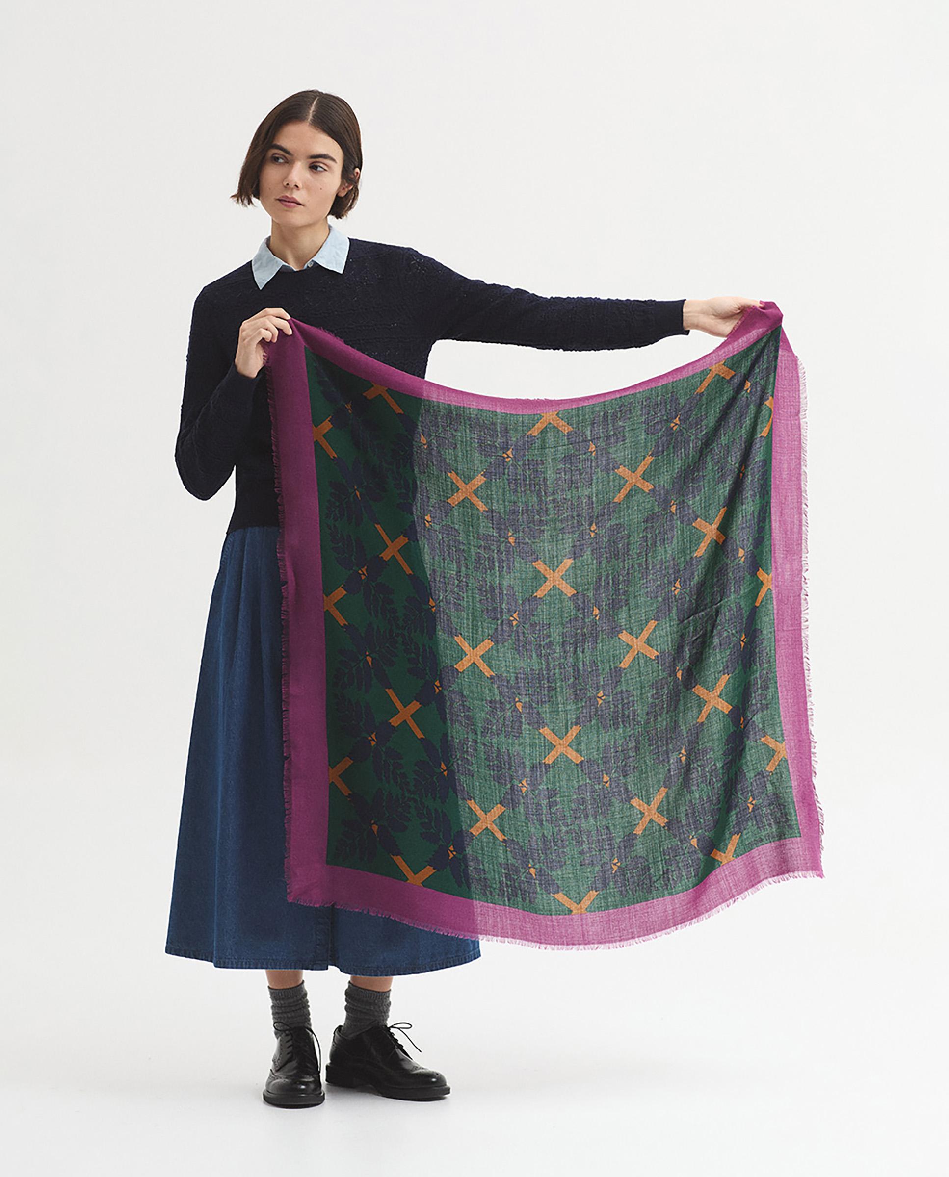 Imagen 3 de Pañuelo de mujer con lana y estampado geométrico - Nice Things - Verde oscuro Verde oscuro