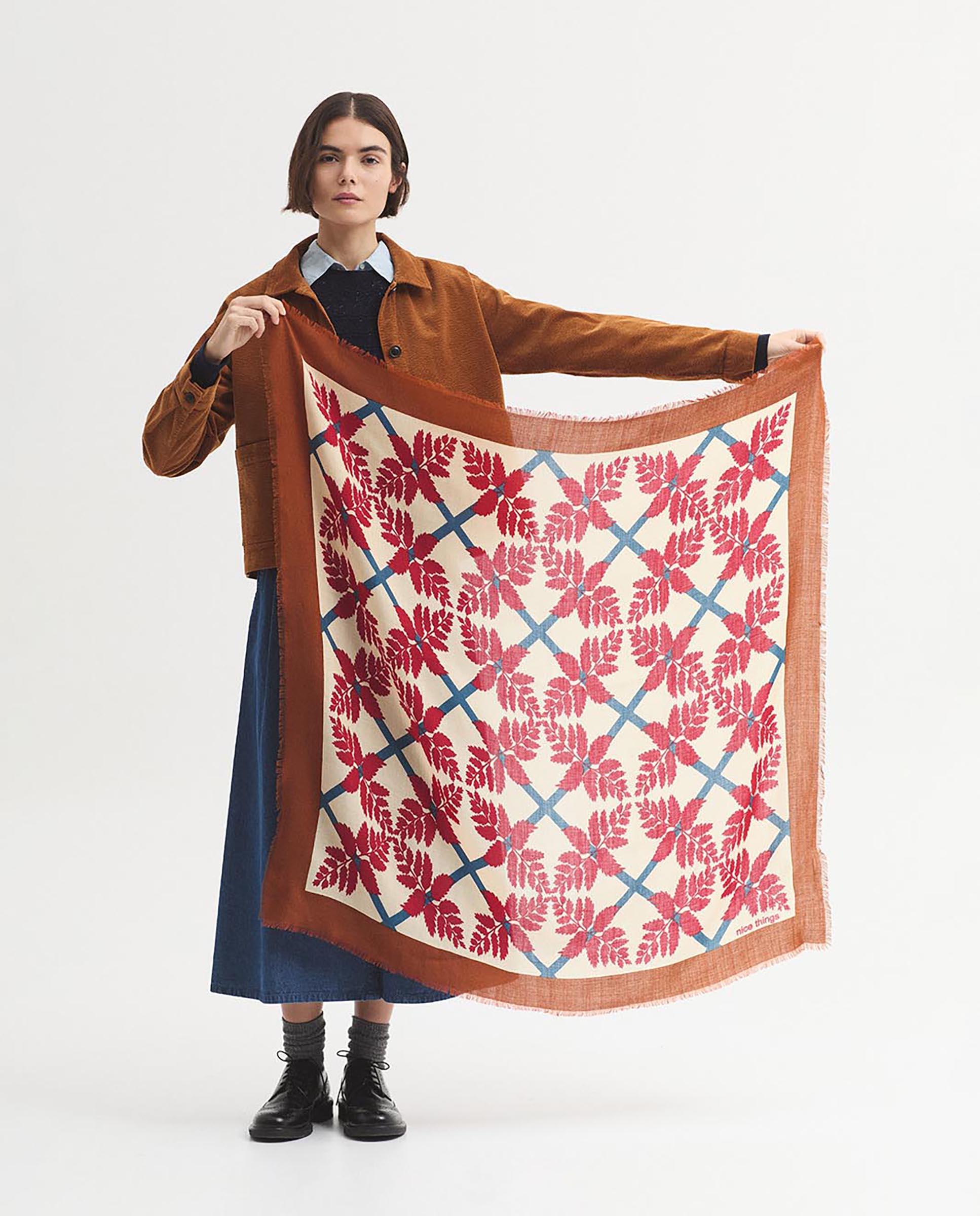 Imagen 3 de Pañuelo de mujer con lana y estampado geométrico - Nice Things - Crudo Crudo