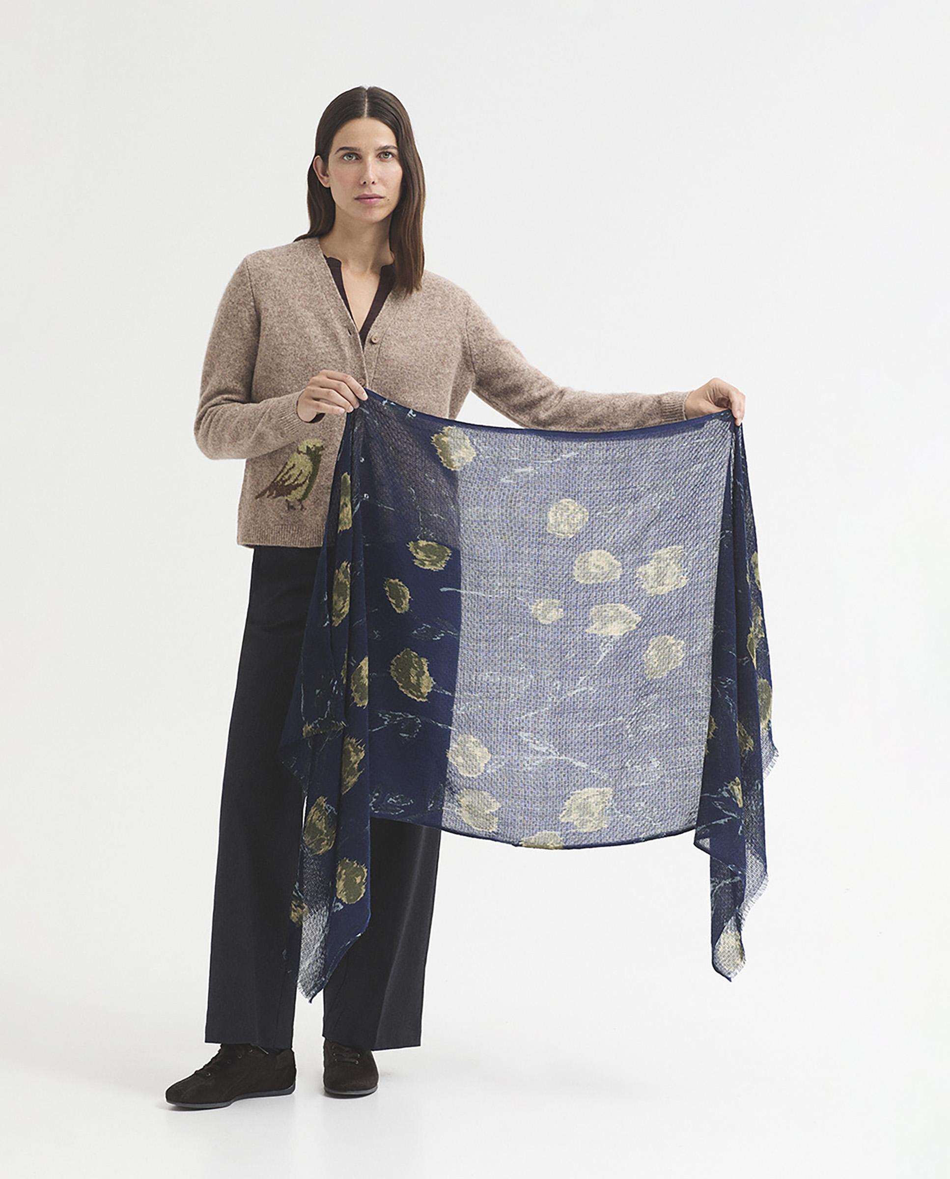 Fular de mujer 100% lana con estampado de flores - Nice Things - Azul marino Azul marino-3