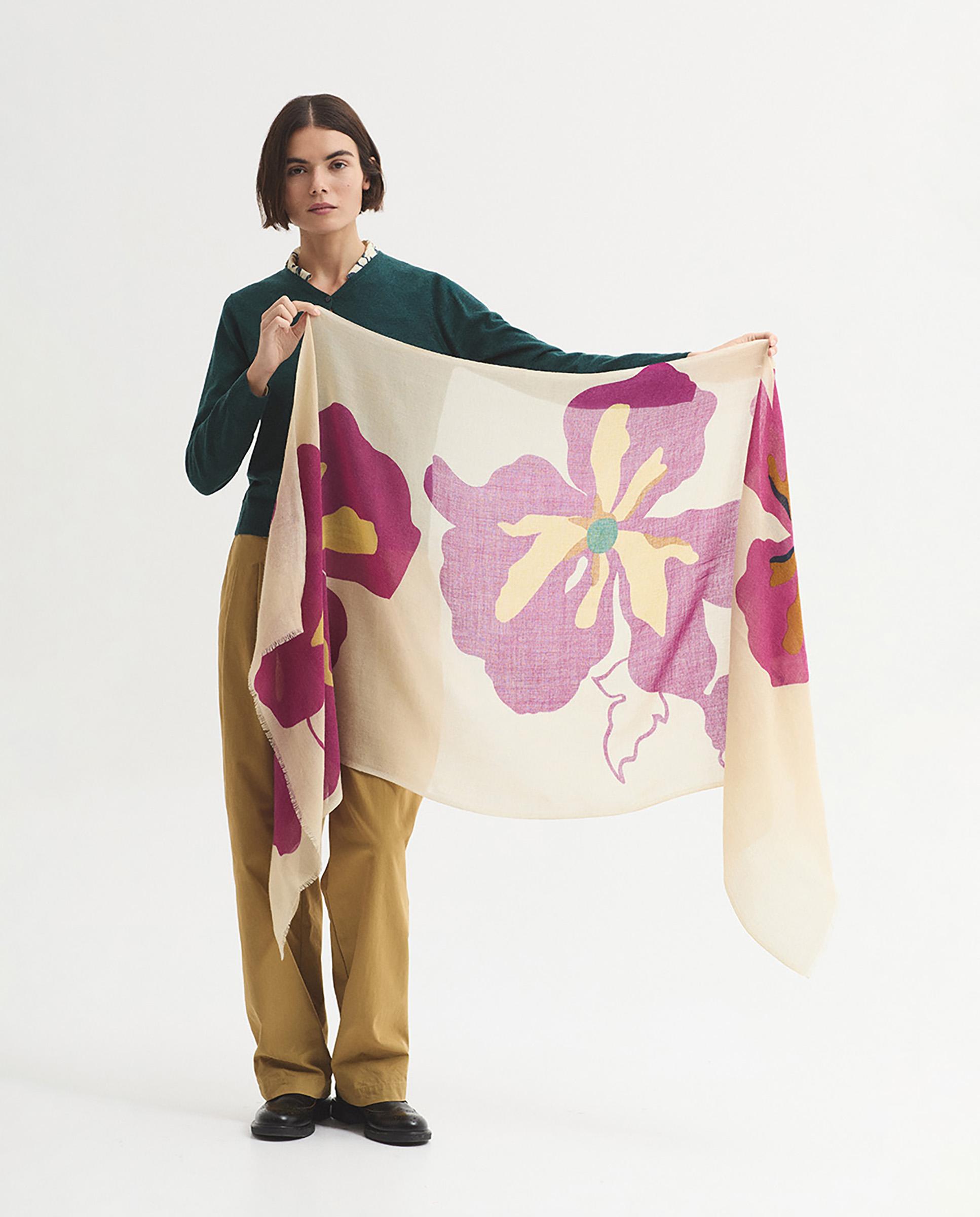 Imagen 2 de Fular de mujer 100% lana con estampado de flores - Nice Things - Crudo Crudo