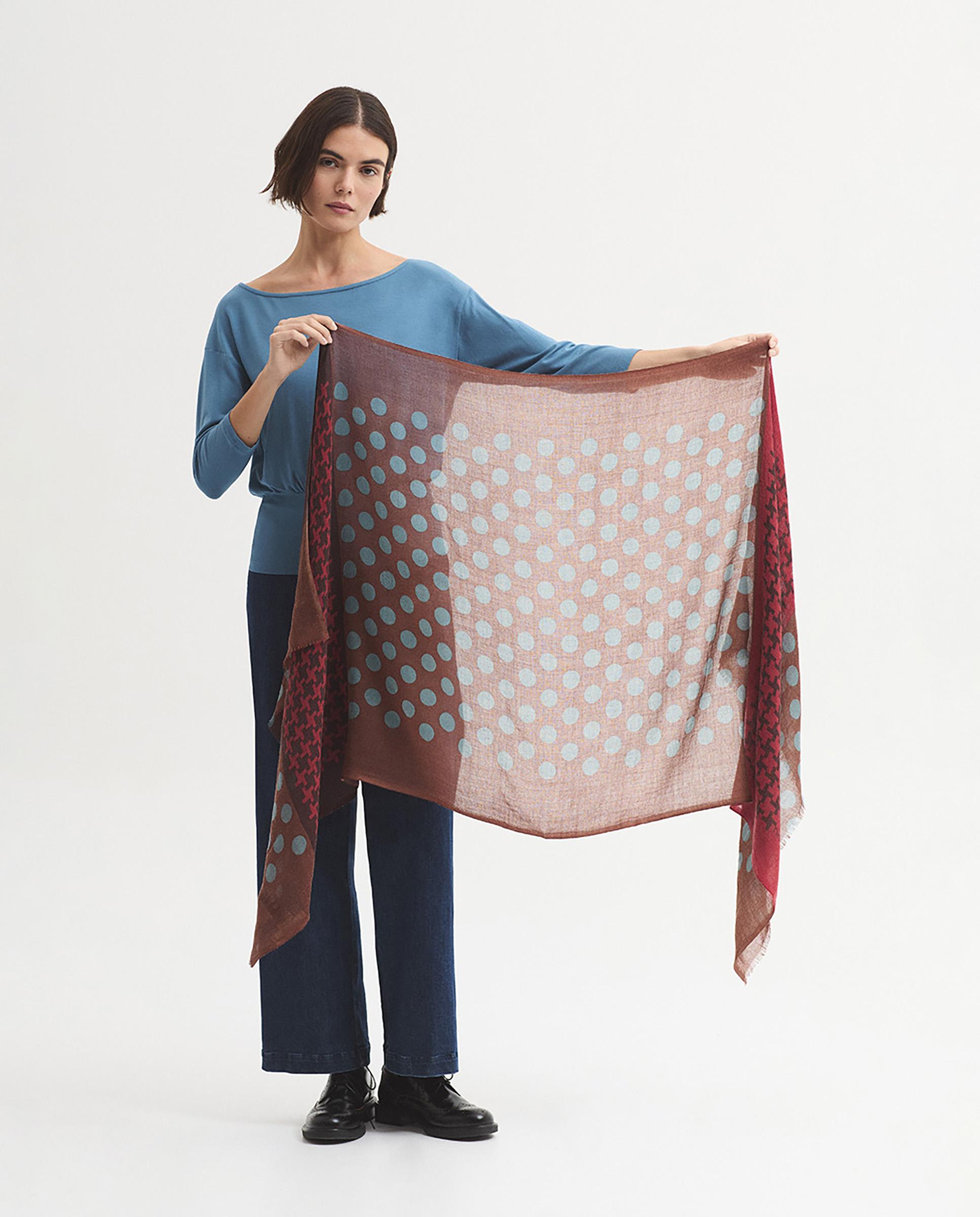 Imagen 3 de Fular de mujer 100% lana con estampado de lunares - Nice Things - Marrón Marrón
