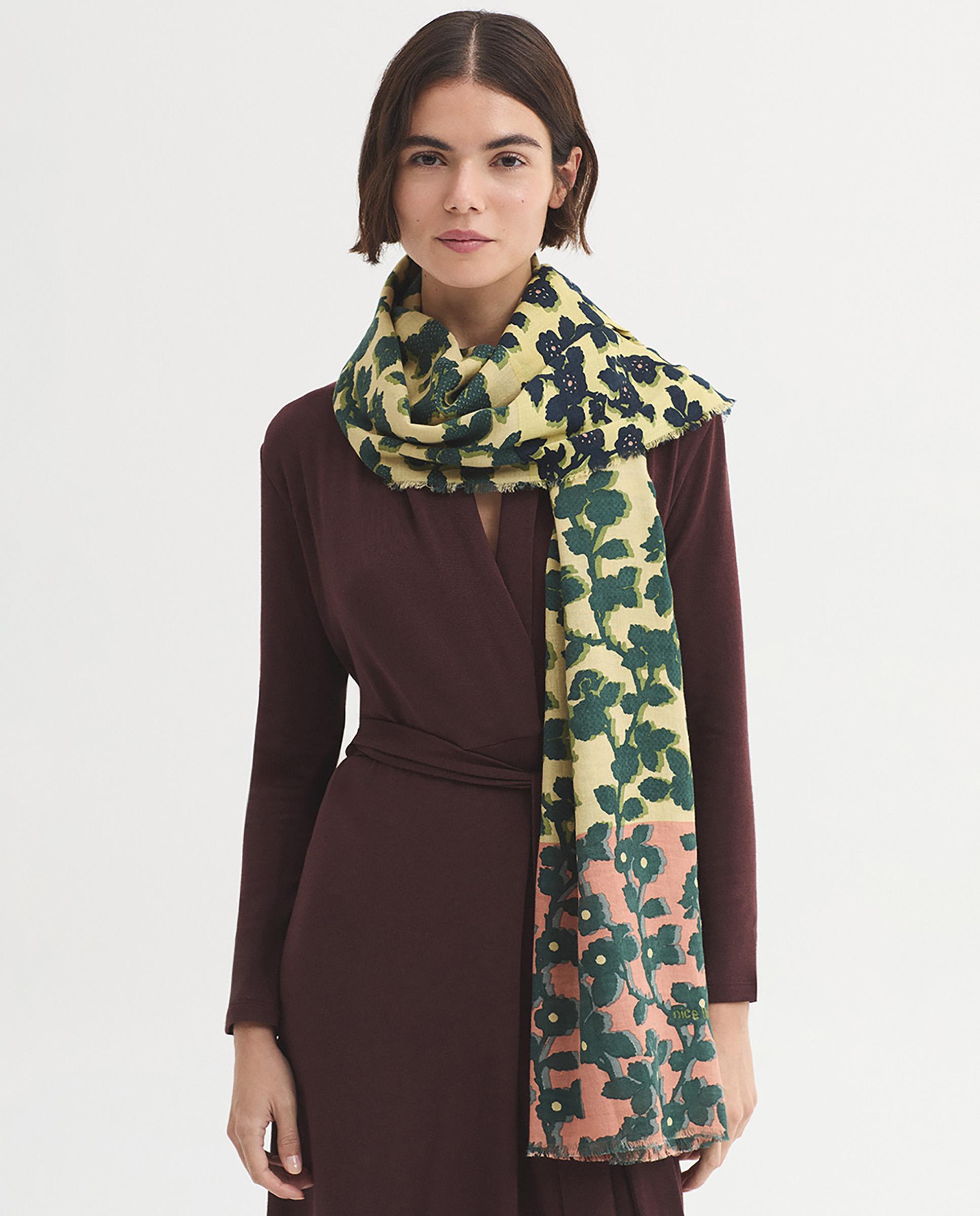 Imagen 3 de Fular de mujer 100% lana con estampado de flores - Nice Things - Crudo Crudo