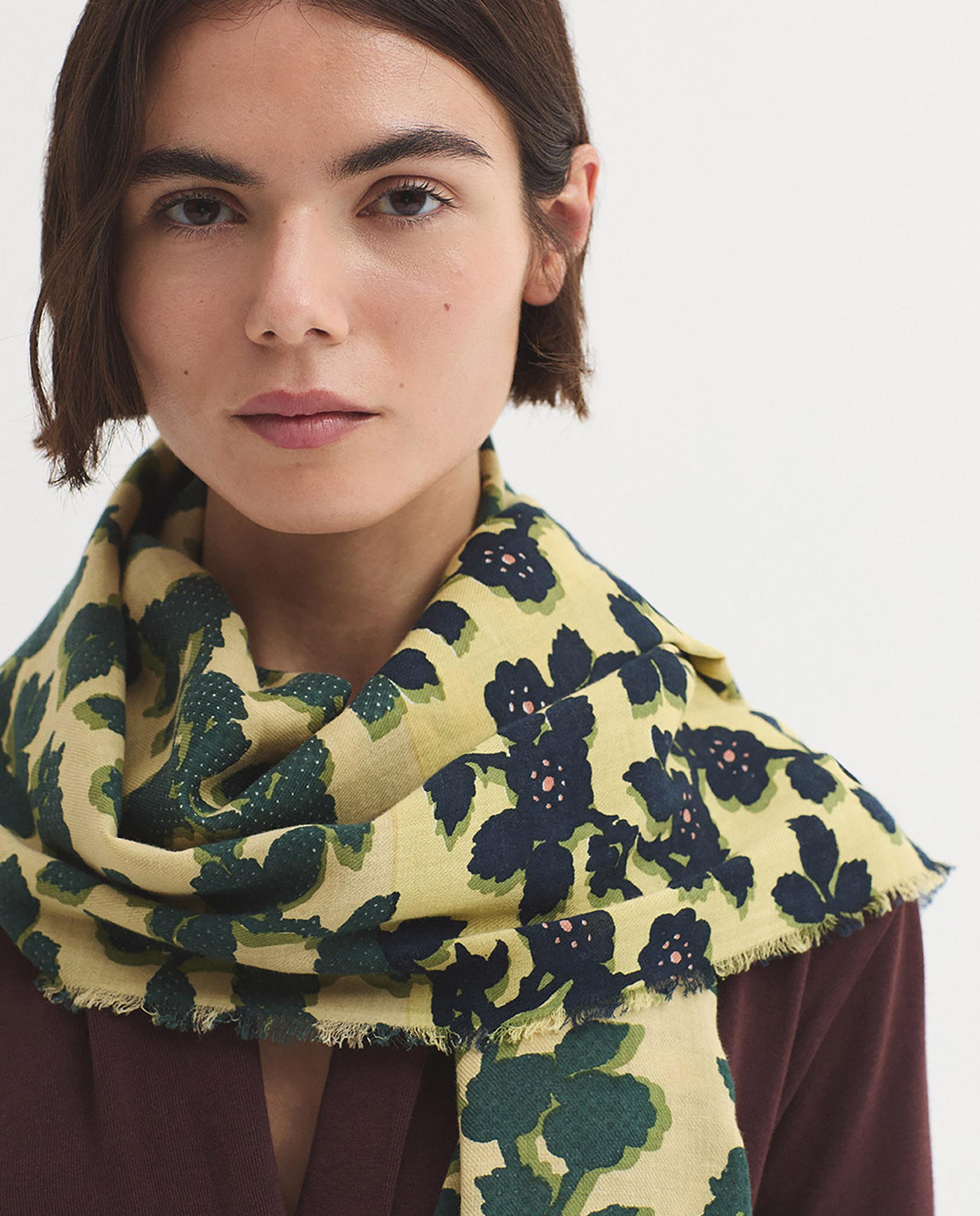 Imagen 4 de Fular de mujer 100% lana con estampado de flores - Nice Things - Crudo Crudo