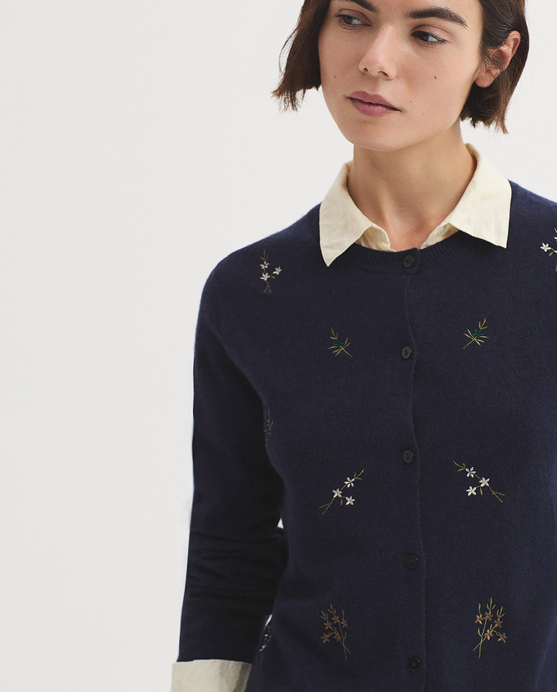 Imagen 6 de Cárdigan de mujer con cuello redondo y bordados de flores - Nice Things - Azul marino Azul marino
