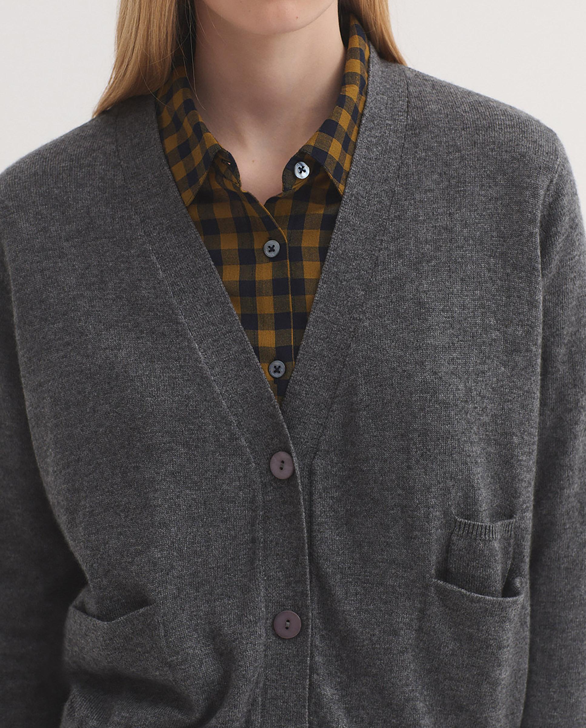 Jersey de punto de mujer con escote de pico y bolsillos - Nice Things - Gris Gris-3