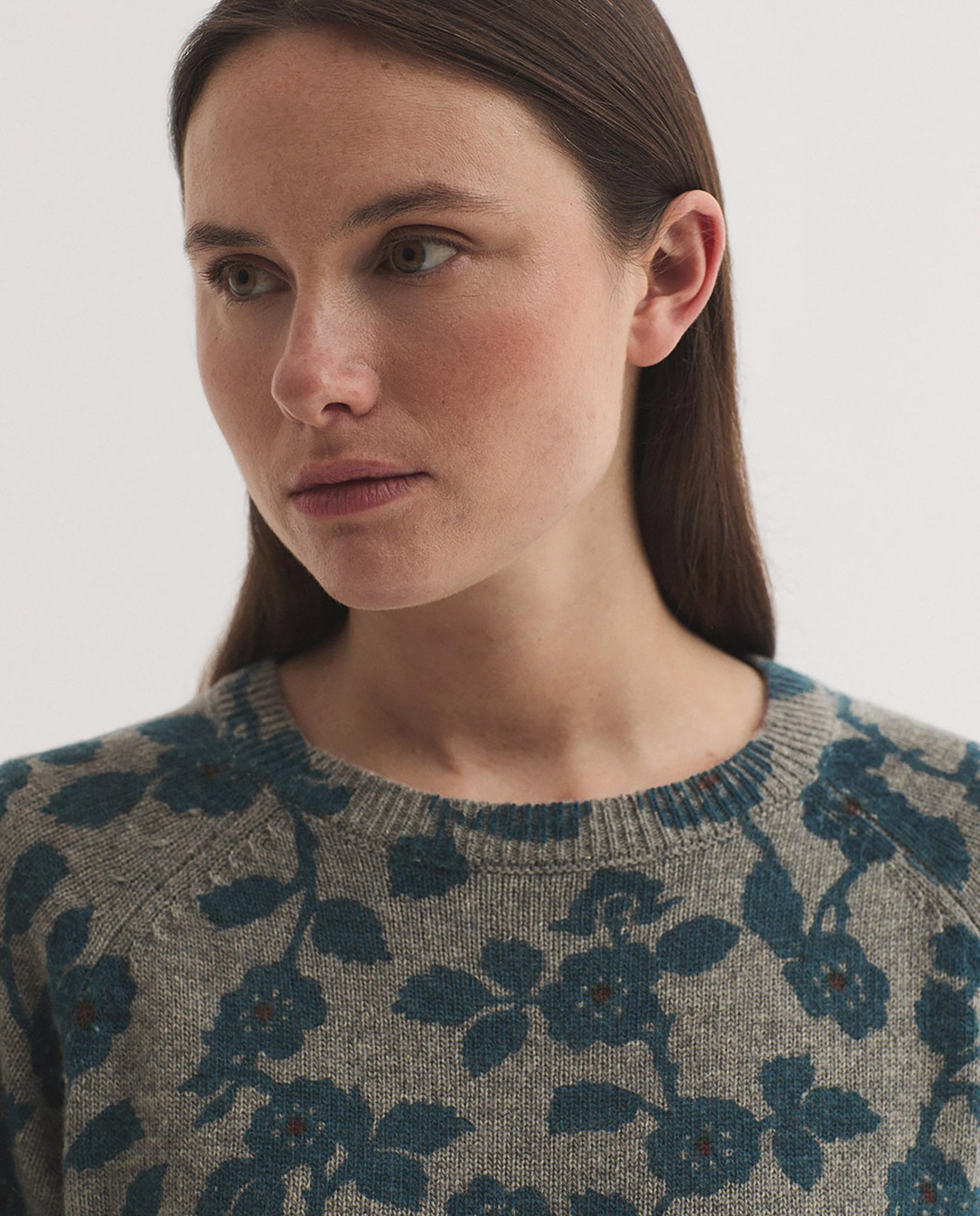 Jersey de mujer con estampado de flores - Nice Things - Gris Gris-2