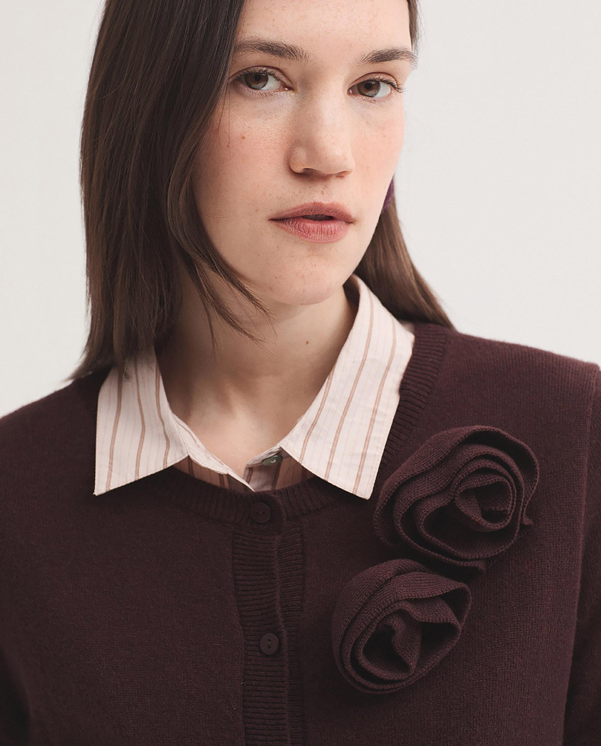 Jersey de punto de mujer con detalle de flores y cuello redondo - Nice Things - Burdeos Burdeos-2
