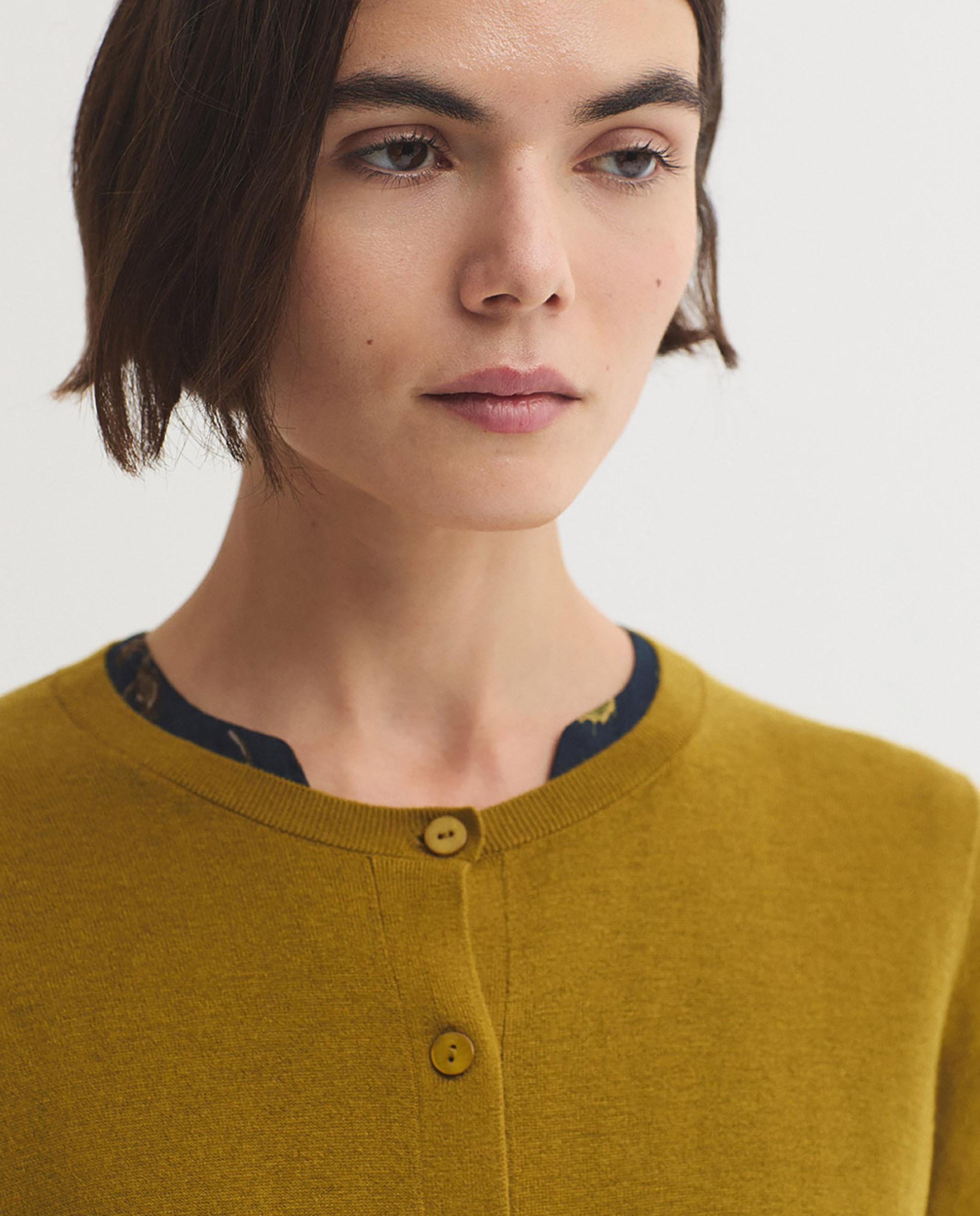 Imagen 3 de Cárdigan de mujer liso con cuello redondo - Nice Things - Mostaza Mostaza