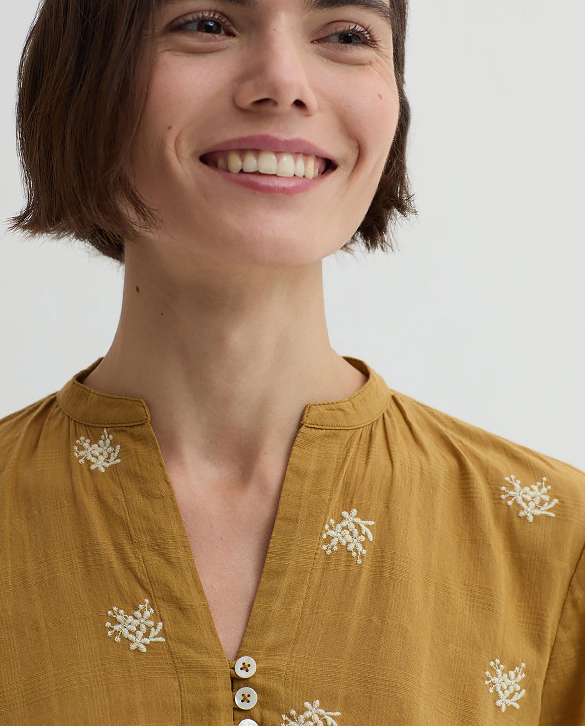 Imagen 2 de Blusa de mujer 100% algodón con flores bordadas - Nice Things - Mostaza Mostaza