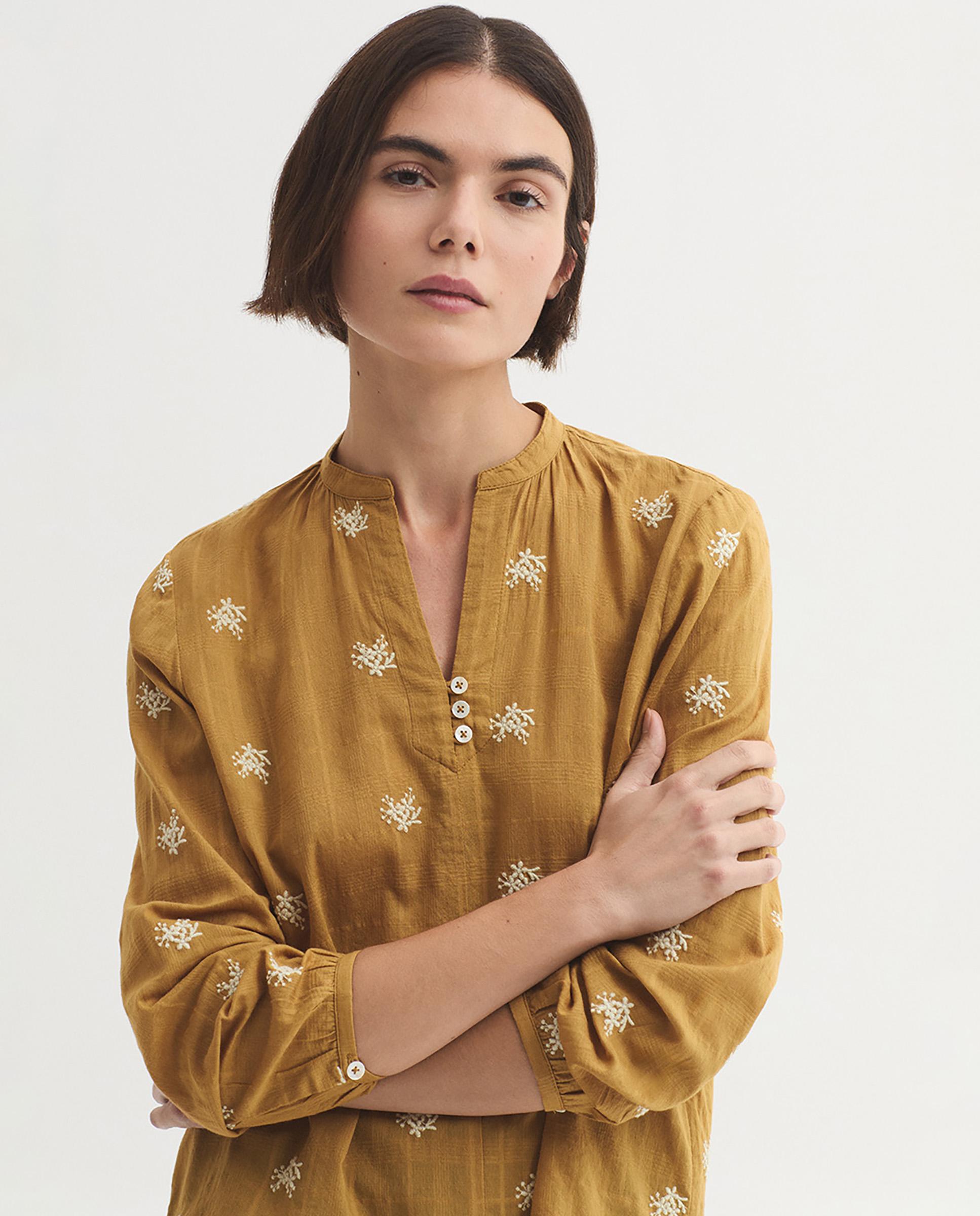 Imagen 5 de Blusa de mujer 100% algodón con flores bordadas - Nice Things - Mostaza Mostaza