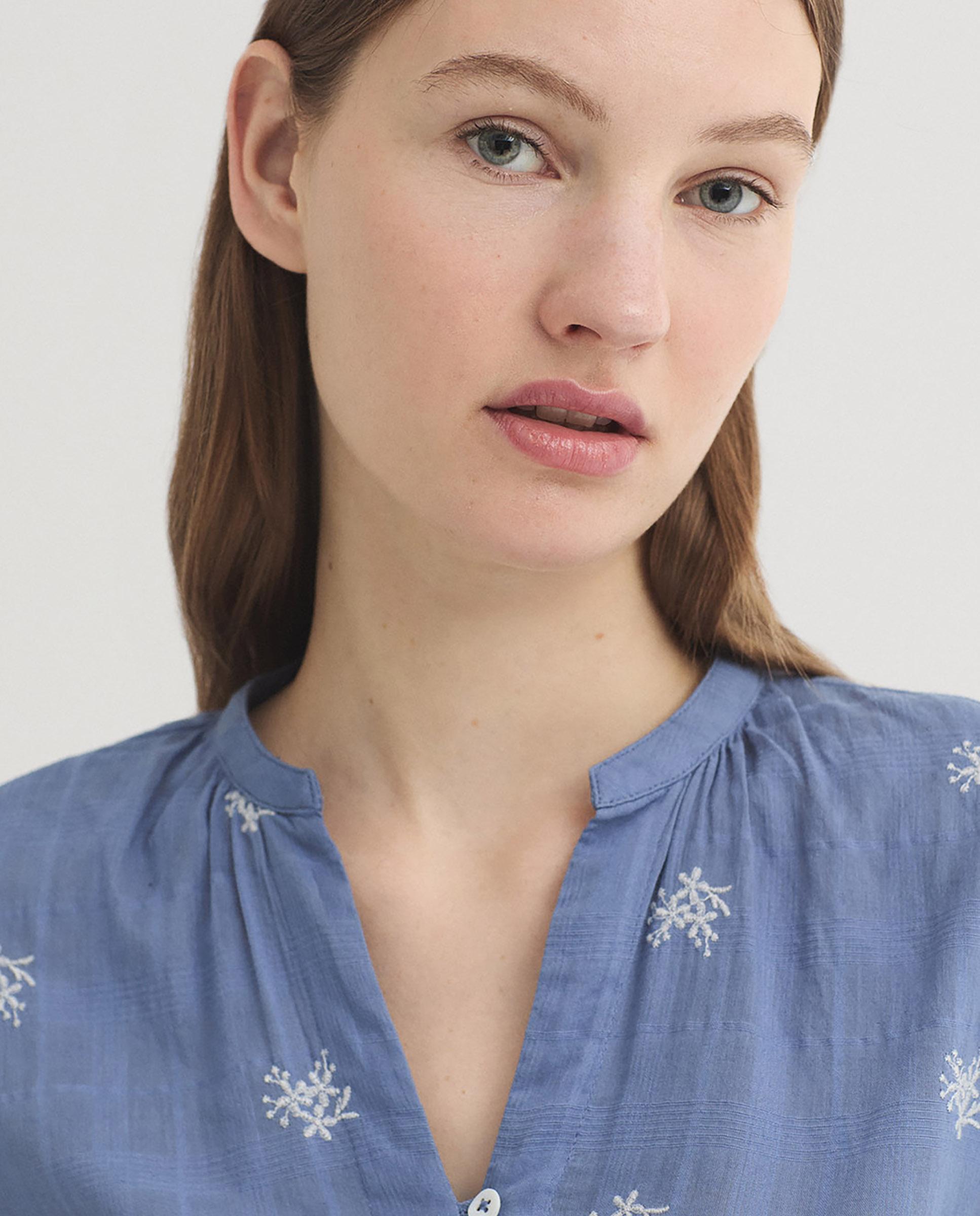 Blusa de mujer 100% algodón con flores bordadas - Nice Things - Azul claro Azul claro-2