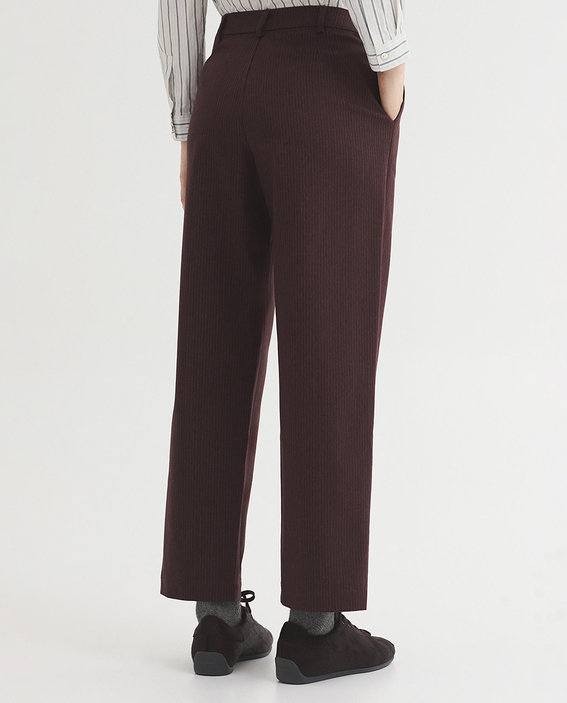 Pantalones rectos de mujer con raya diplomática y bolsillos - Nice Things - Burdeos Burdeos-3