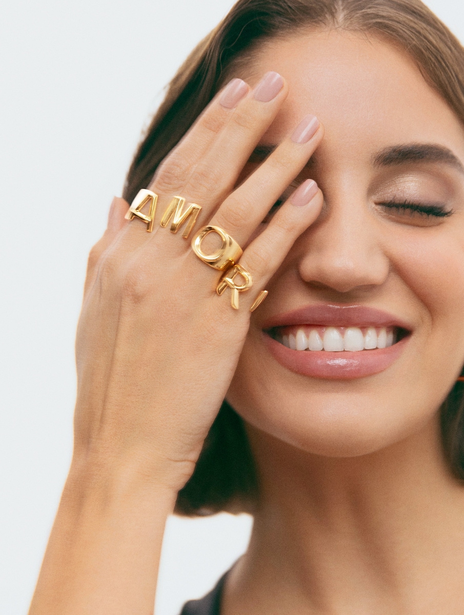 Anillo personalizado Letter Signet aleación de metales bañado en oro letra A Oro-4