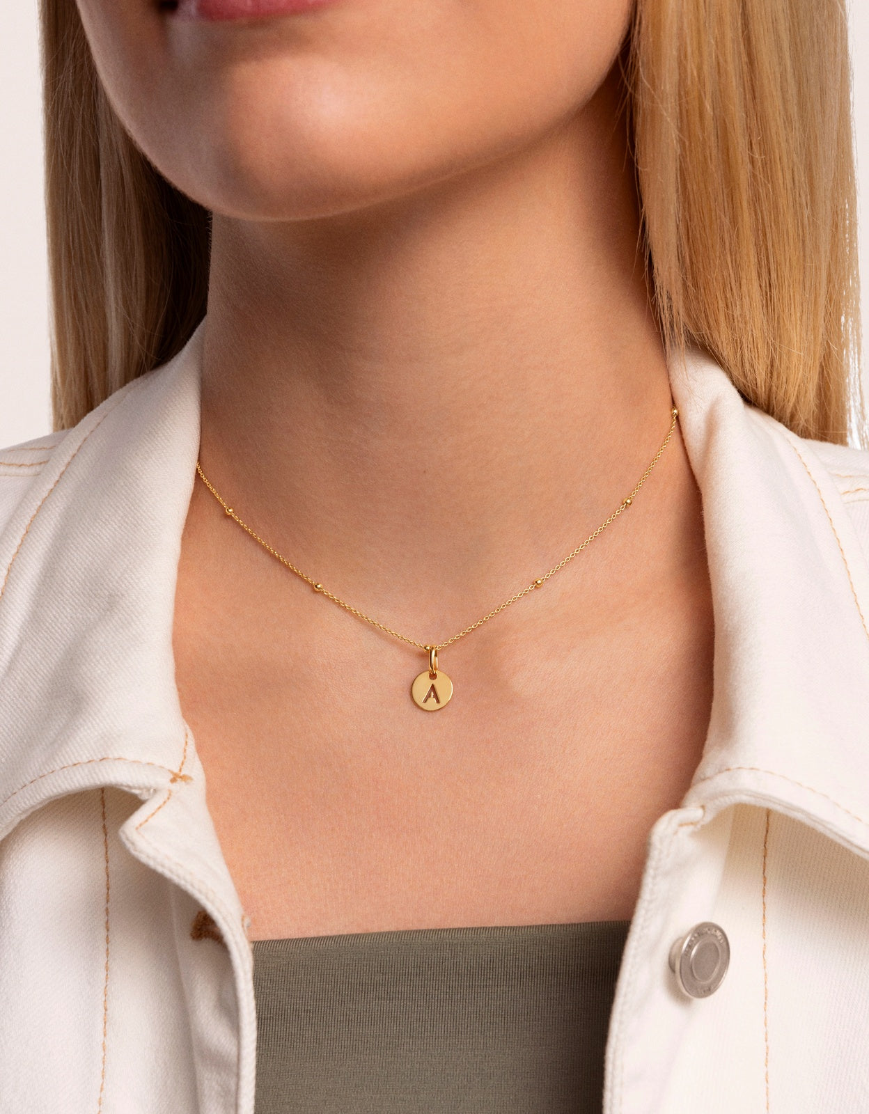 Collar mini medallion de plata bañado en oro inicial m - Singularu - Dorado Dorado-2