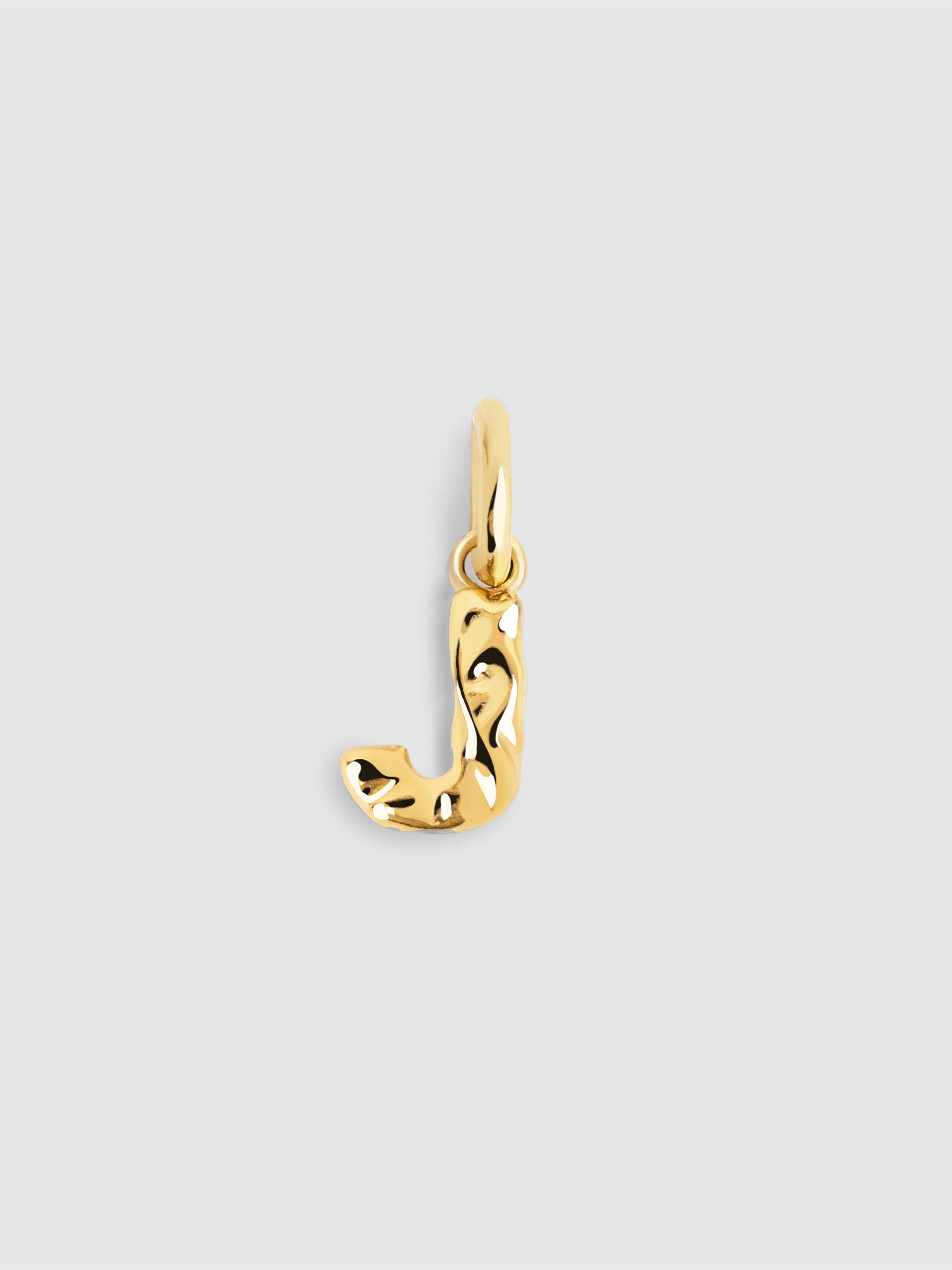 Charm letter organic de plata bañada en oro letra j Dorado Singularu Dorado-1